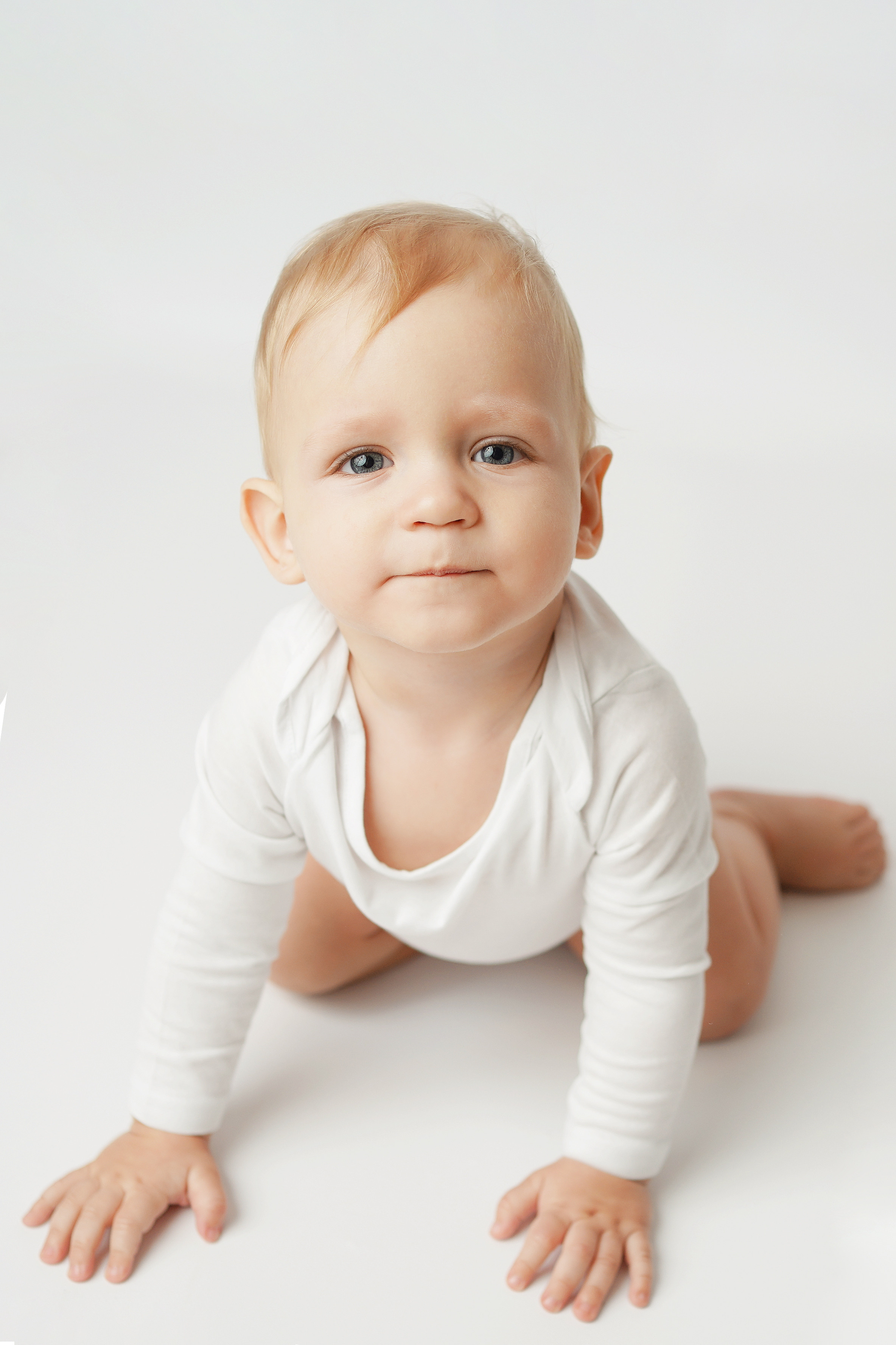 Фотосессия Первый год Влада в стиле минимализм. Детский фотограф и фотограф новорожденных в Калининград Оксана Иваний