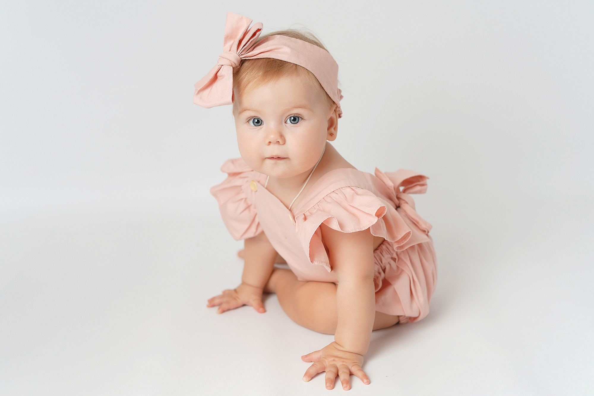 Детская фотосессия в прекрасной студии. Детский фотограф и фотограф новорожденных в Калининград Оксана Иваний