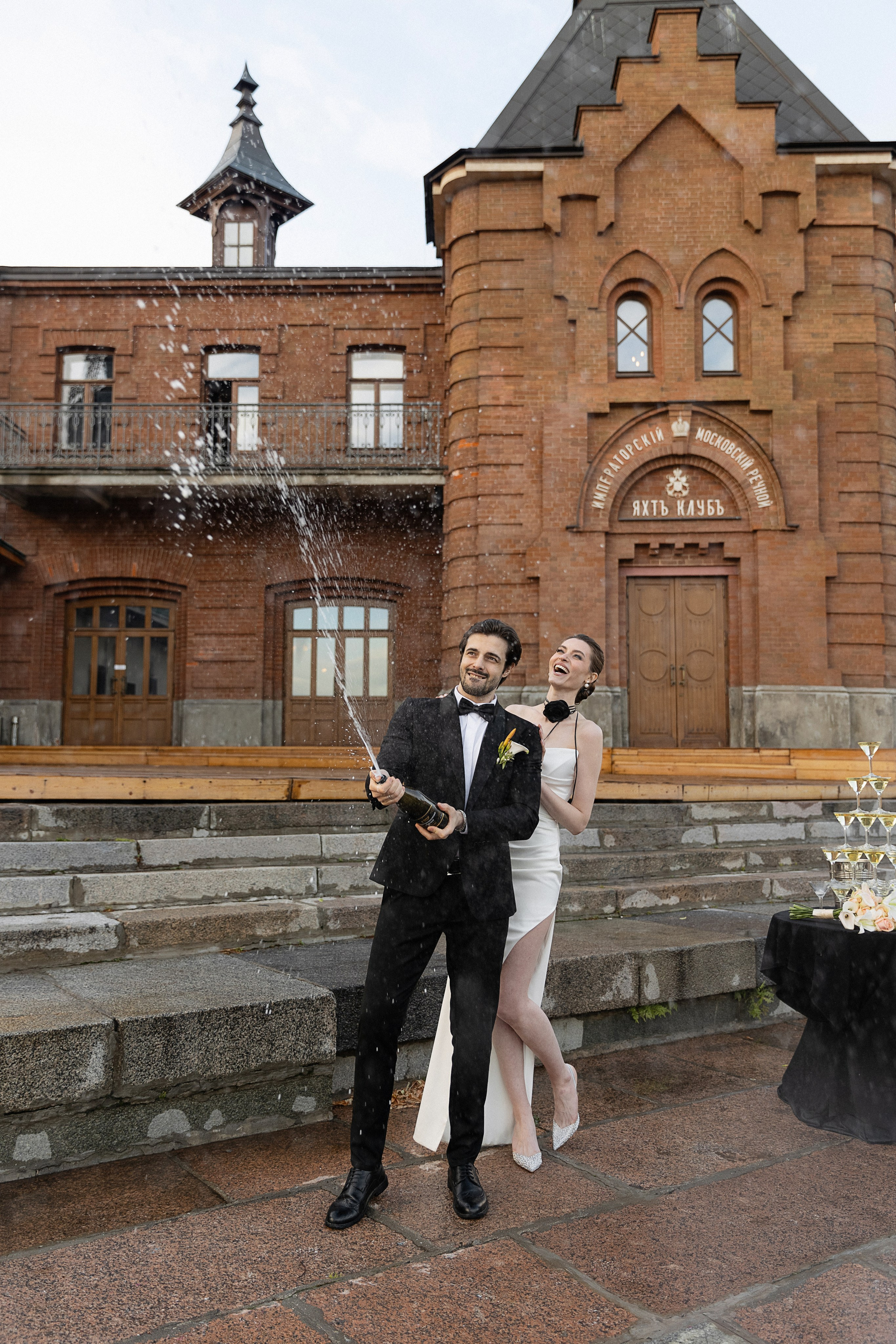 Брызги шампанского. Свадебный фотограф в Москве Полина Лелетко