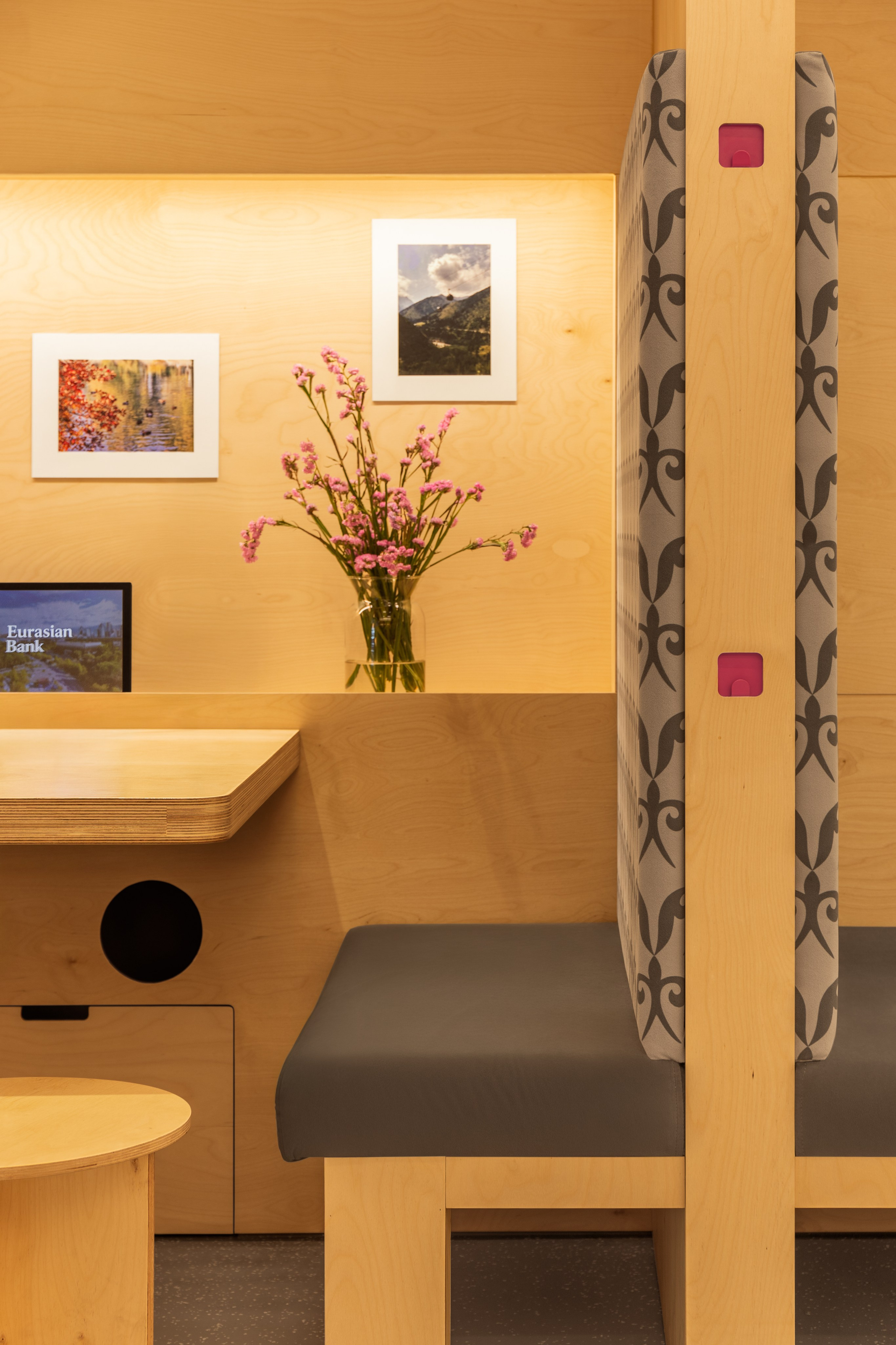Юлия Малышева — Евразийский Банк. Roman Yakunin — interior photographer in Almaty, Kazakhstan