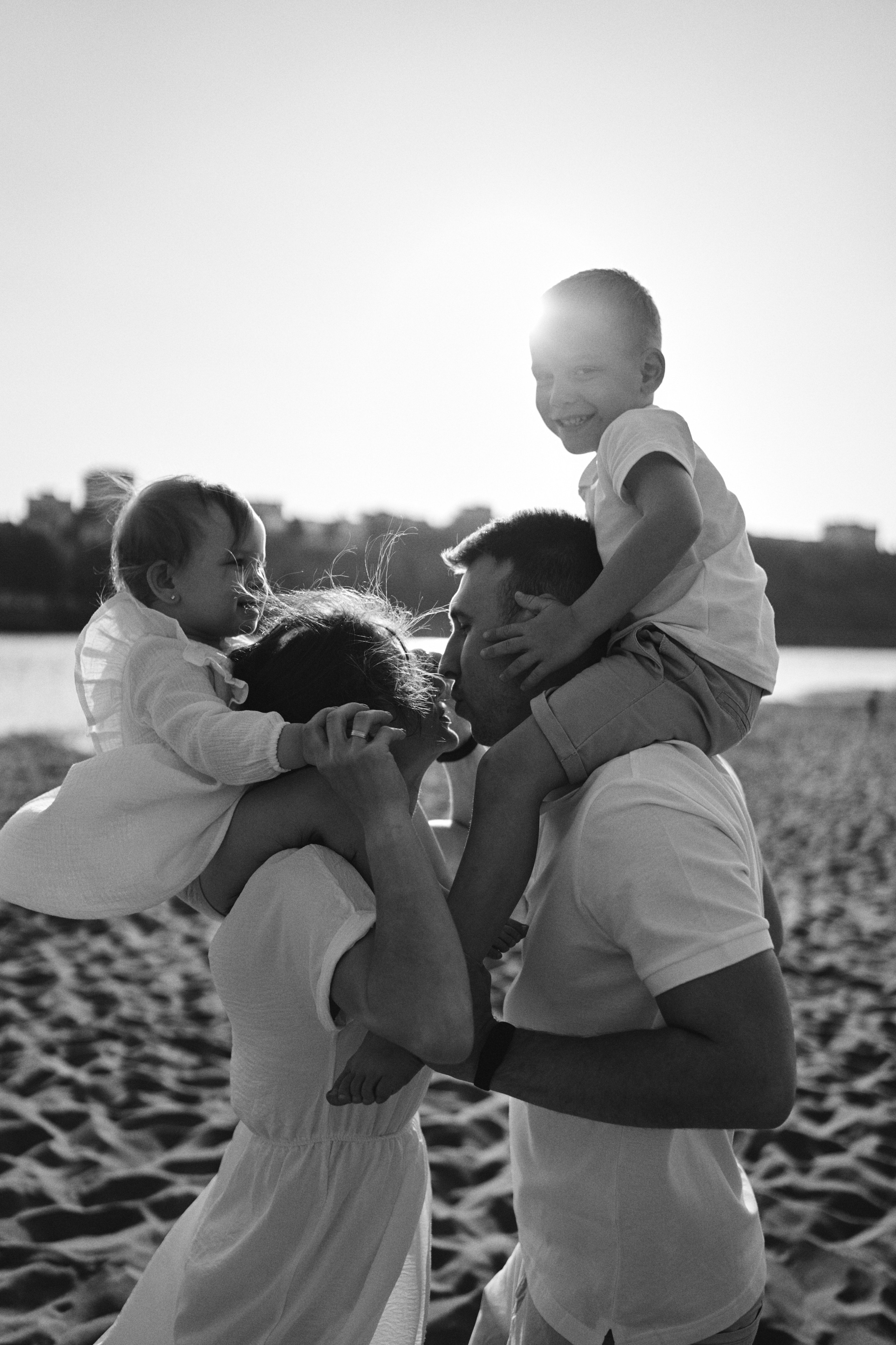 Пляж, ветер и объятия. Фотограф Киров Анжелика Некрасова