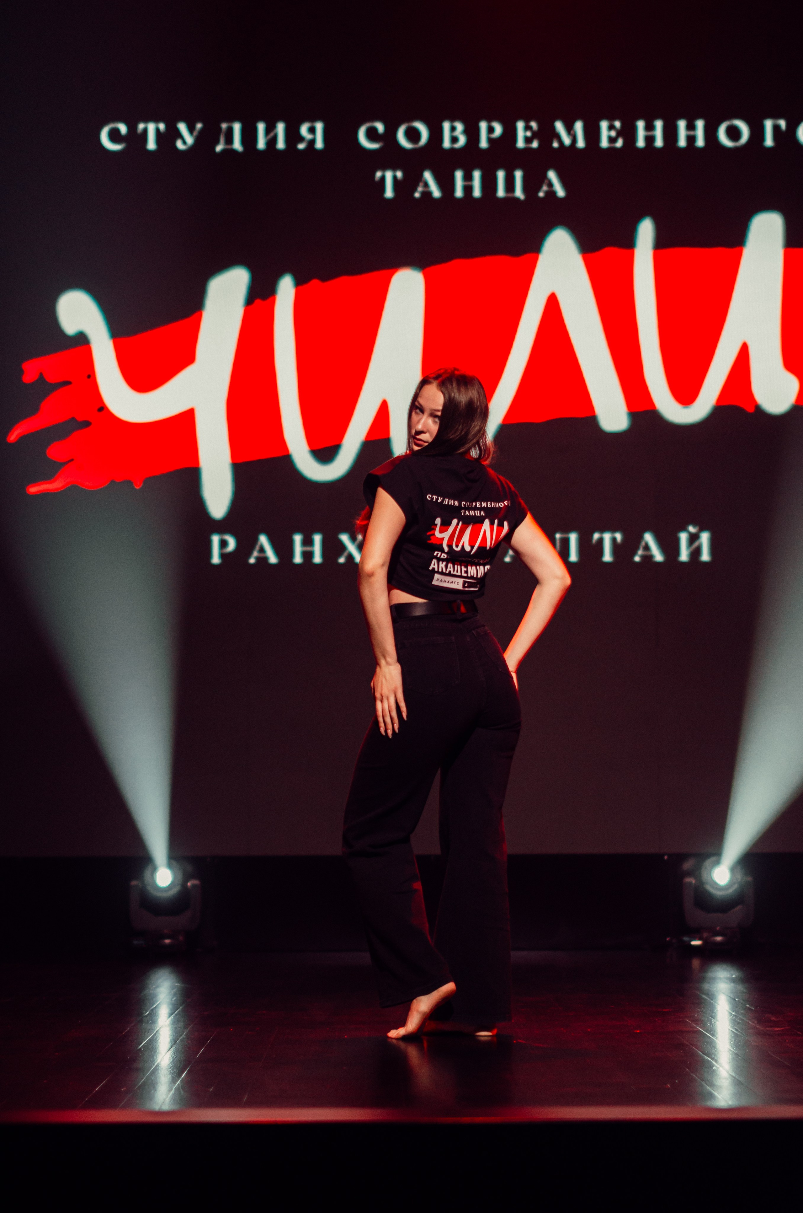 Групповая фотосъемка танцевального коллектива. Денисова Аля — фотограф для парных съемок и индивидуальных историй в Барнауле