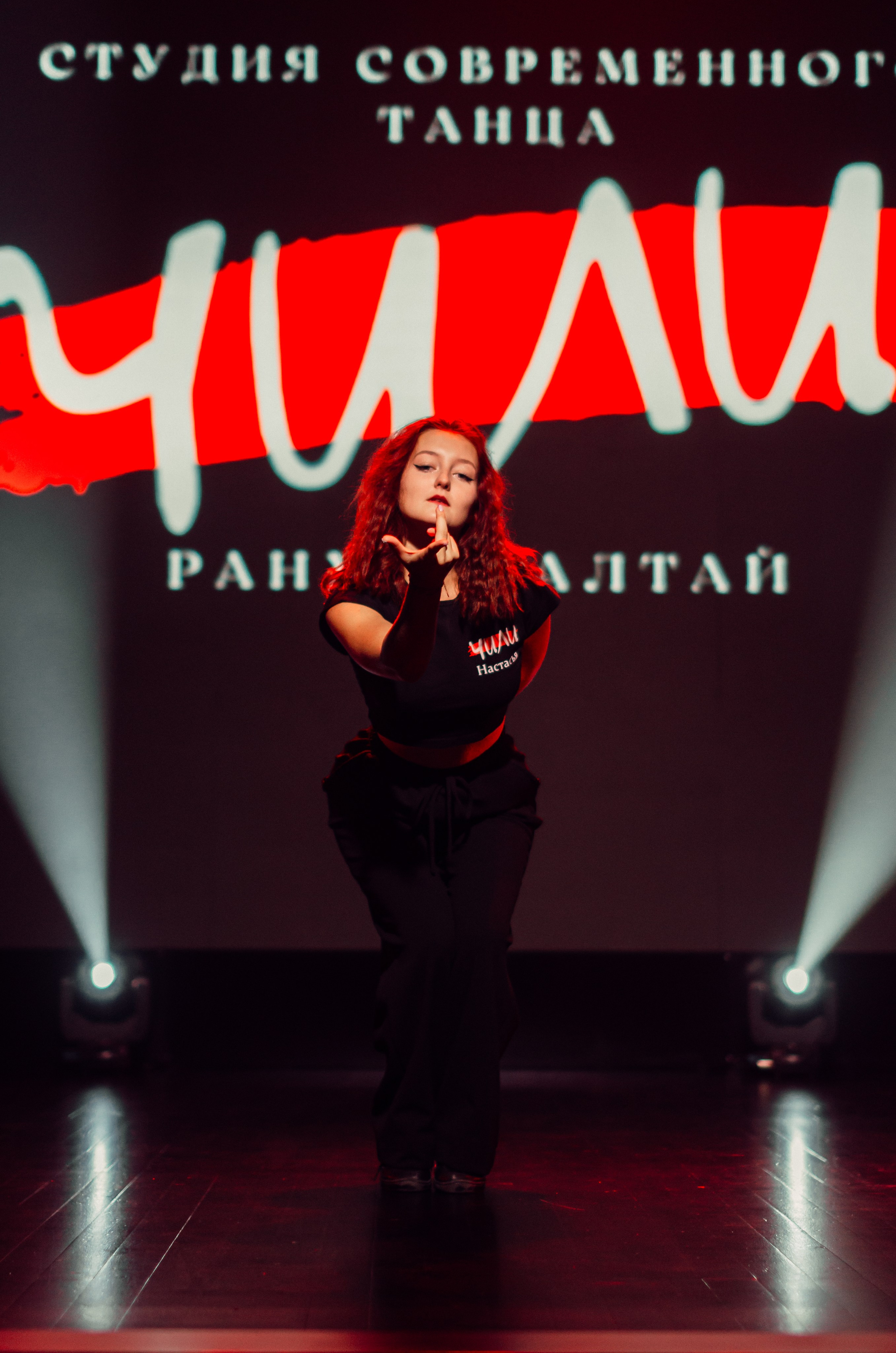 Групповая фотосъемка танцевального коллектива. Денисова Аля — фотограф для парных съемок и индивидуальных историй в Барнауле