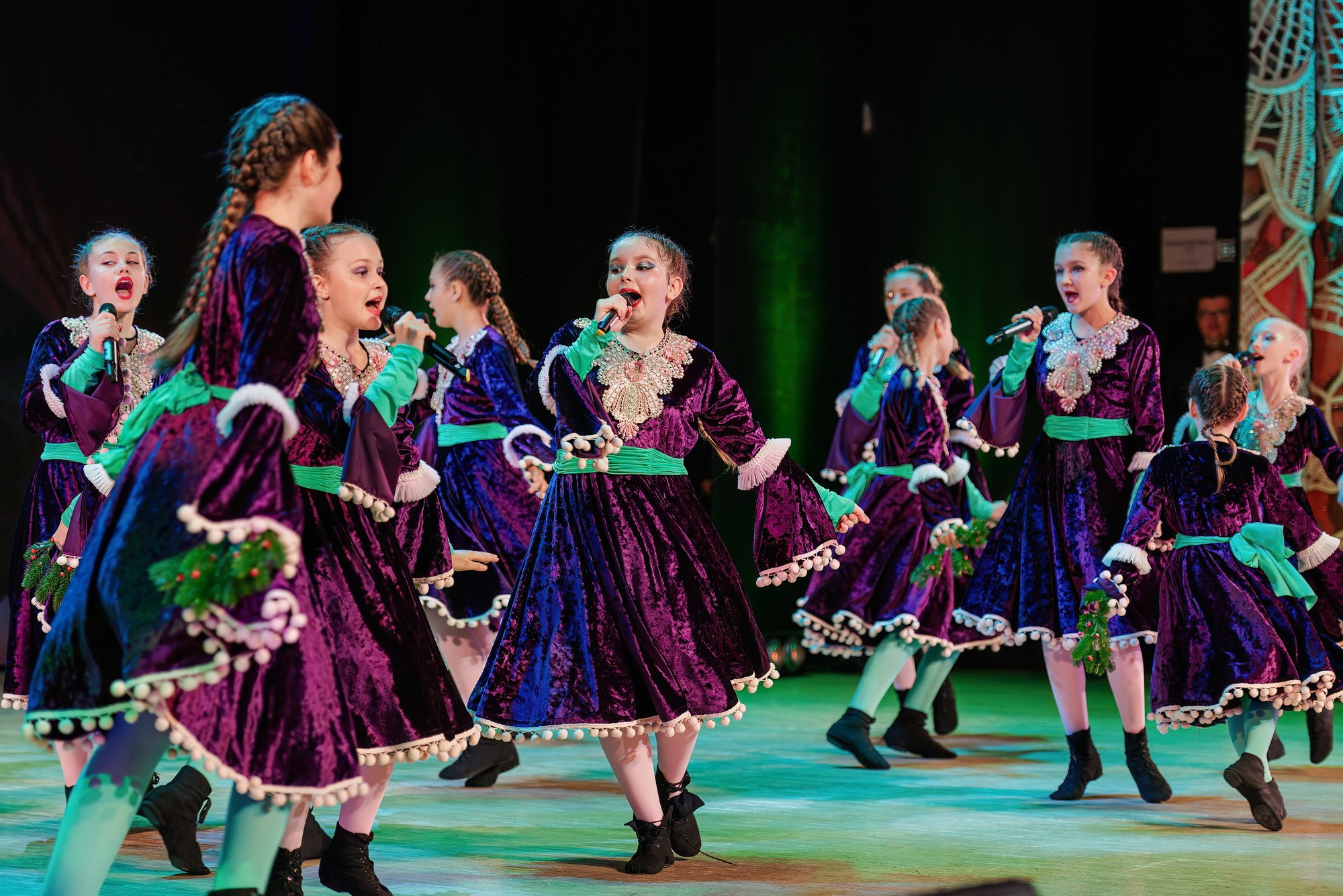 Отчетный концерт Образцового коллектива Алтая театра эстрадной песни «Созвездие». Свадебный и репортажный фотограф Никита Сницарев в Барнауле