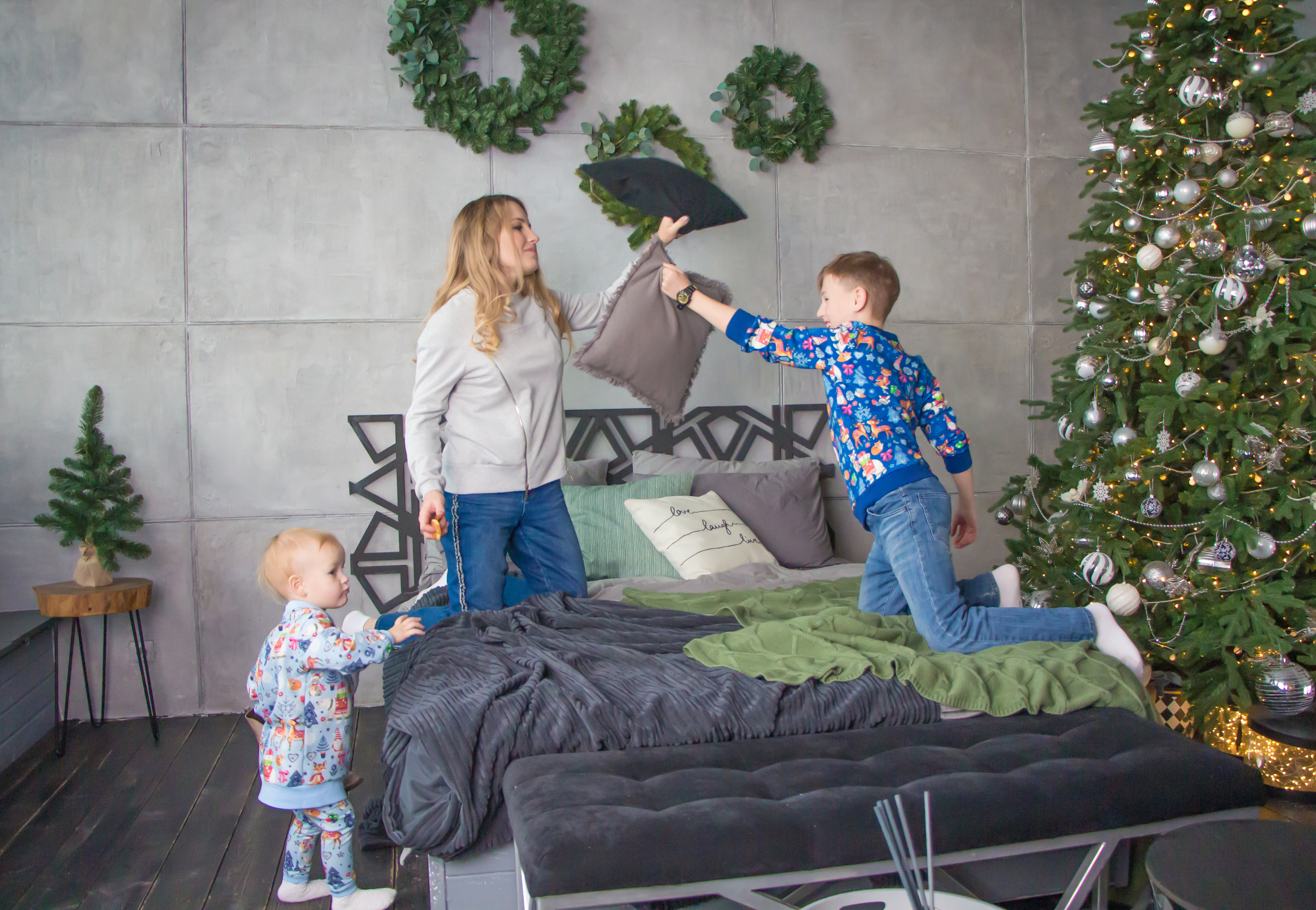 Новогодняя встреча трех поколений: Мама, дочь и внуки. Творческая, семейная Фотосъемка ДоброДарова Елена Омск