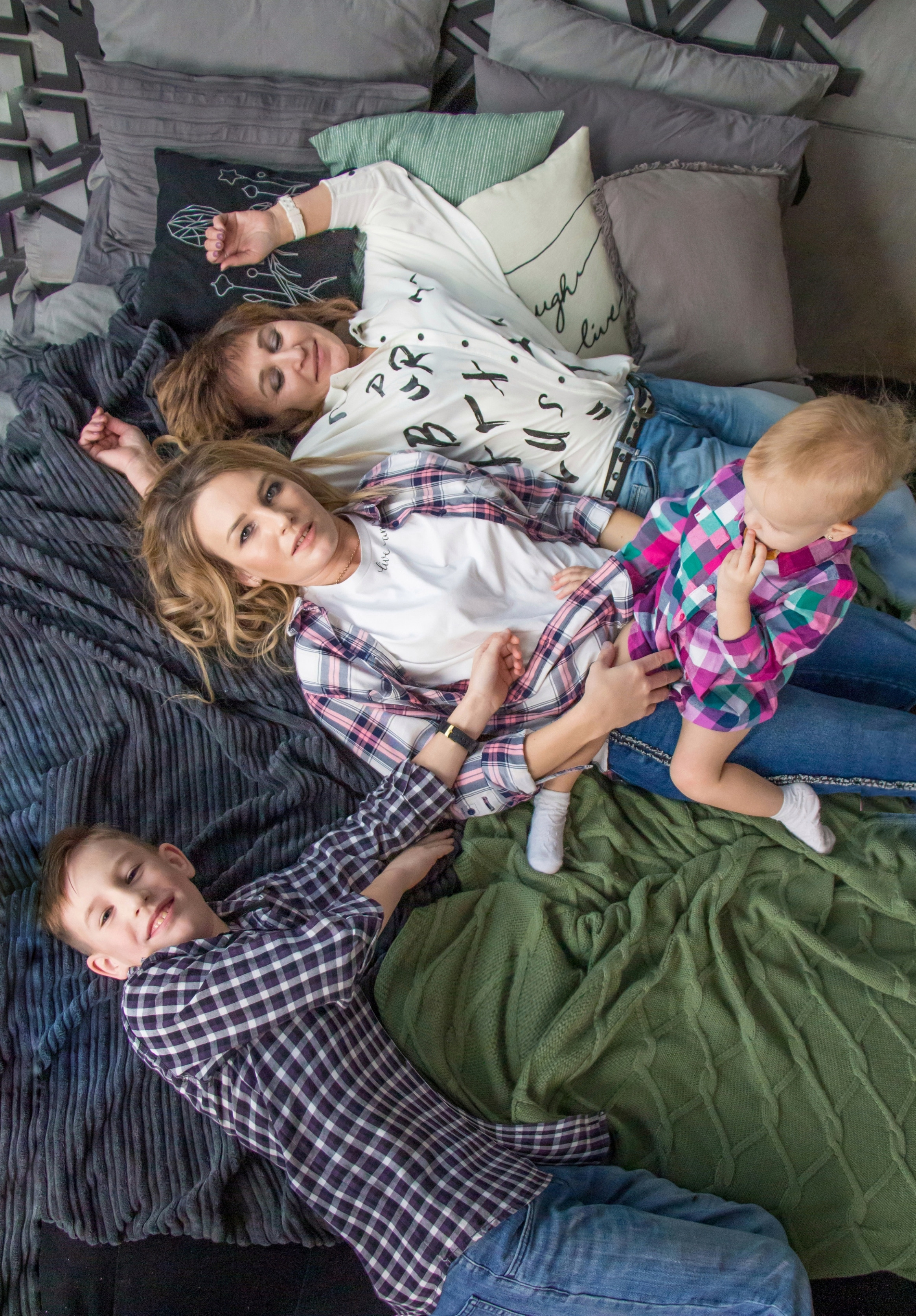 Новогодняя встреча трех поколений: Мама, дочь и внуки. Творческая, семейная Фотосъемка ДоброДарова Елена Омск