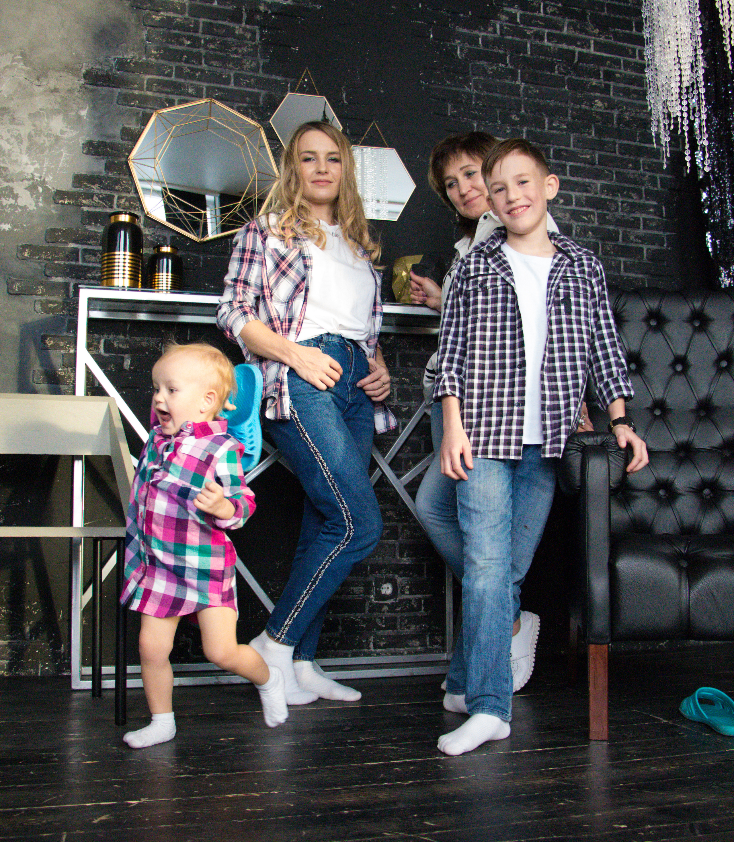 Новогодняя встреча трех поколений: Мама, дочь и внуки. Творческая, семейная Фотосъемка ДоброДарова Елена Омск