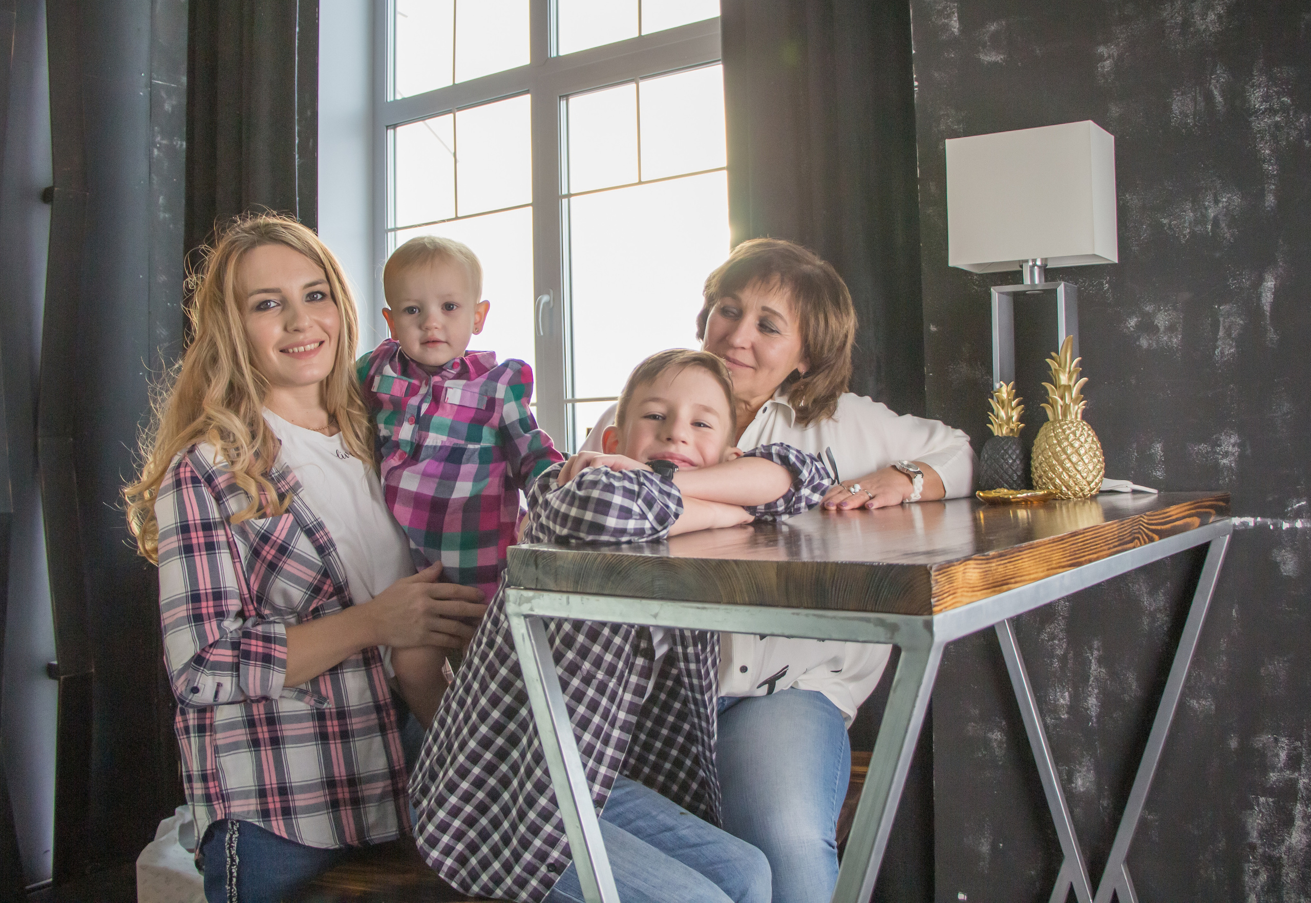 Новогодняя встреча трех поколений: Мама, дочь и внуки. Творческая, семейная Фотосъемка ДоброДарова Елена Омск