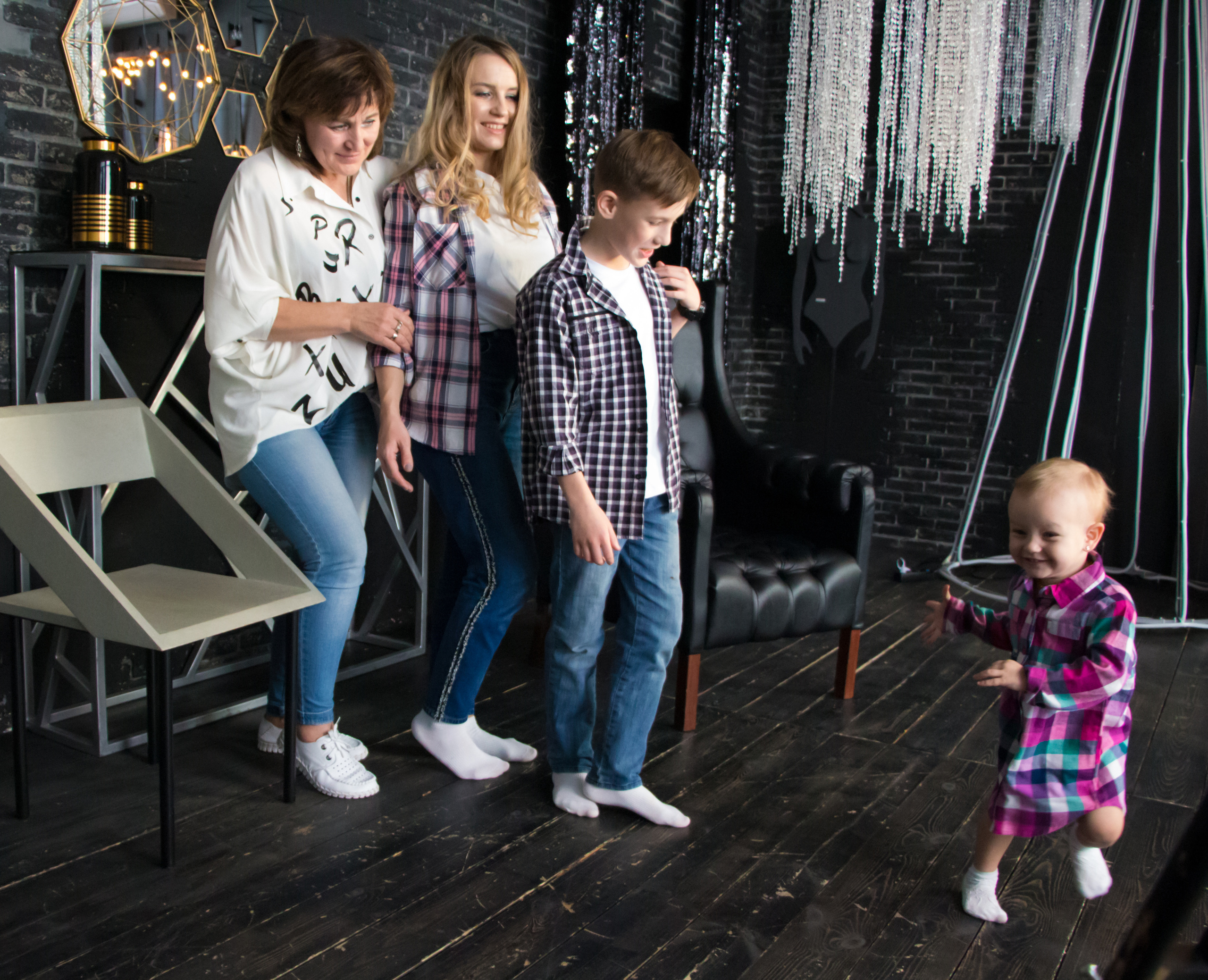 Новогодняя встреча трех поколений: Мама, дочь и внуки. Творческая, семейная Фотосъемка ДоброДарова Елена Омск