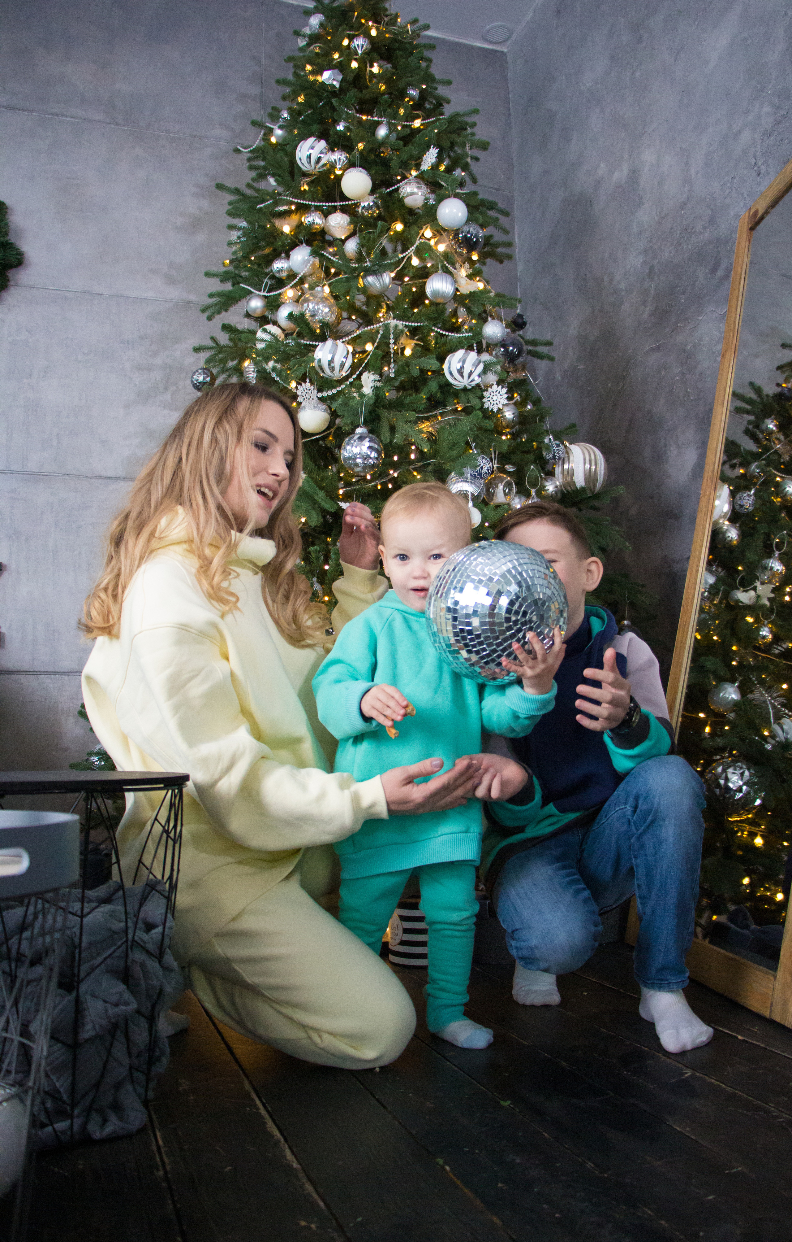 Новогодняя встреча трех поколений: Мама, дочь и внуки. Творческая, семейная Фотосъемка ДоброДарова Елена Омск