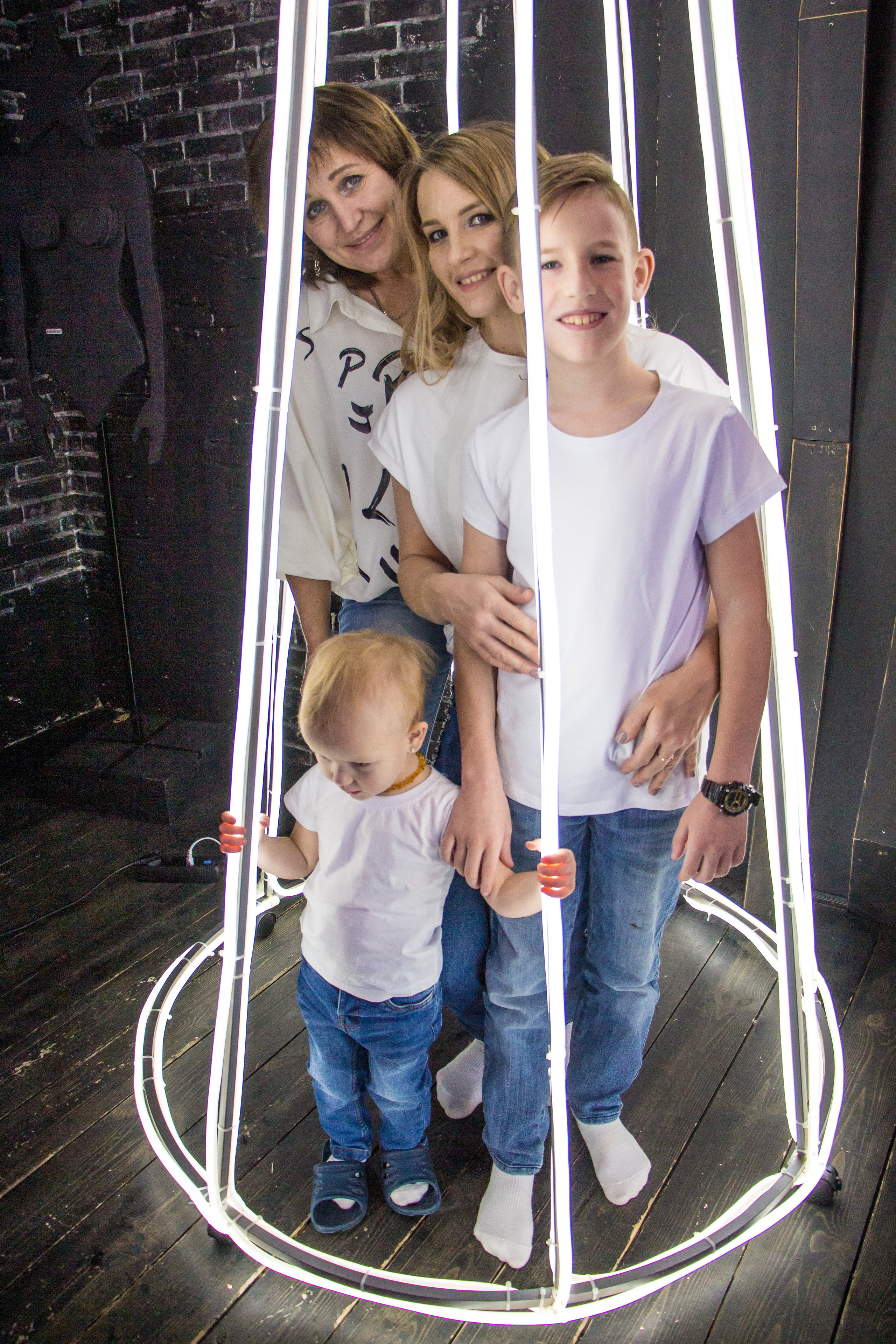 Новогодняя встреча трех поколений: Мама, дочь и внуки. Творческая, семейная Фотосъемка ДоброДарова Елена Омск