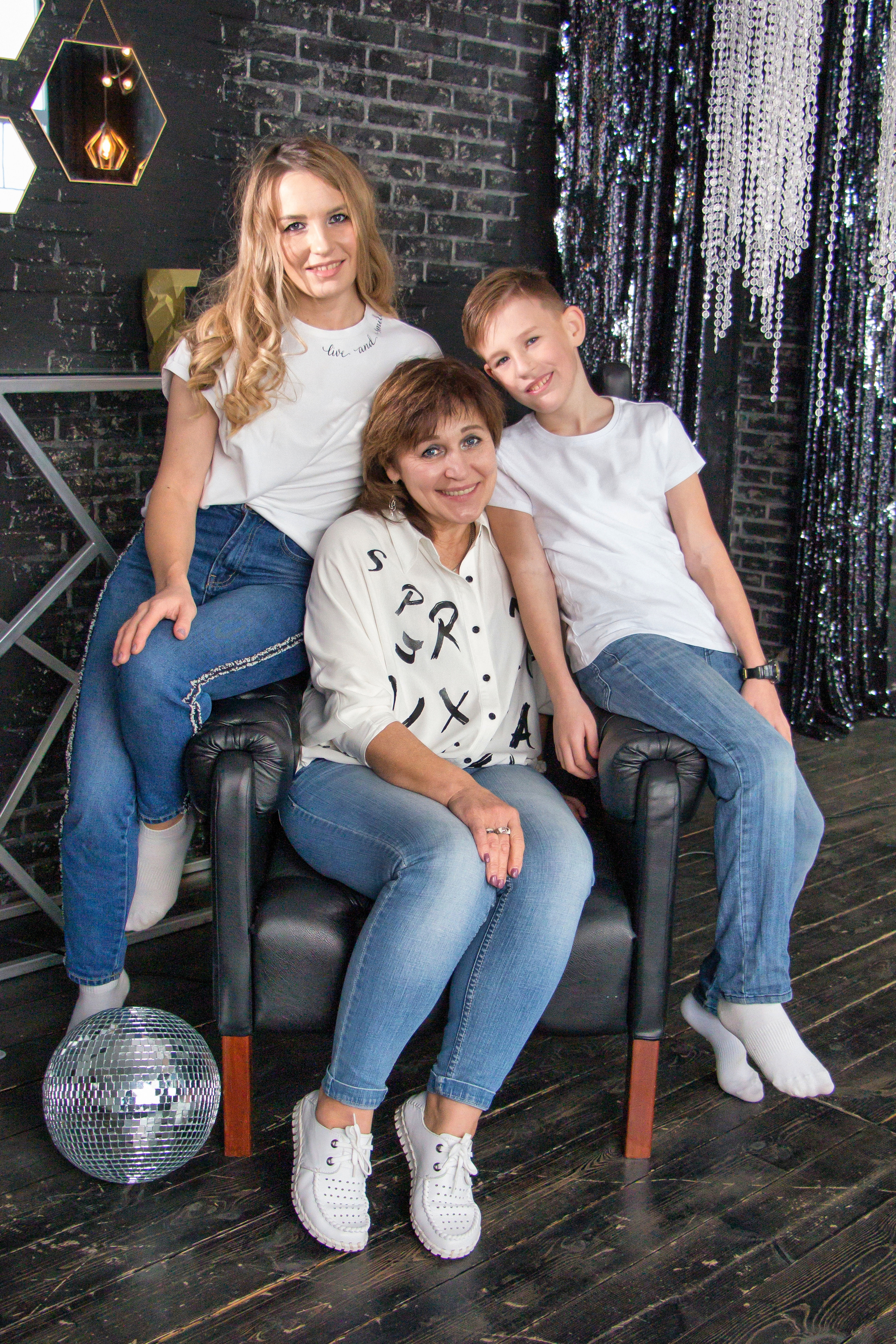 Новогодняя встреча трех поколений: Мама, дочь и внуки. Творческая, семейная Фотосъемка ДоброДарова Елена Омск