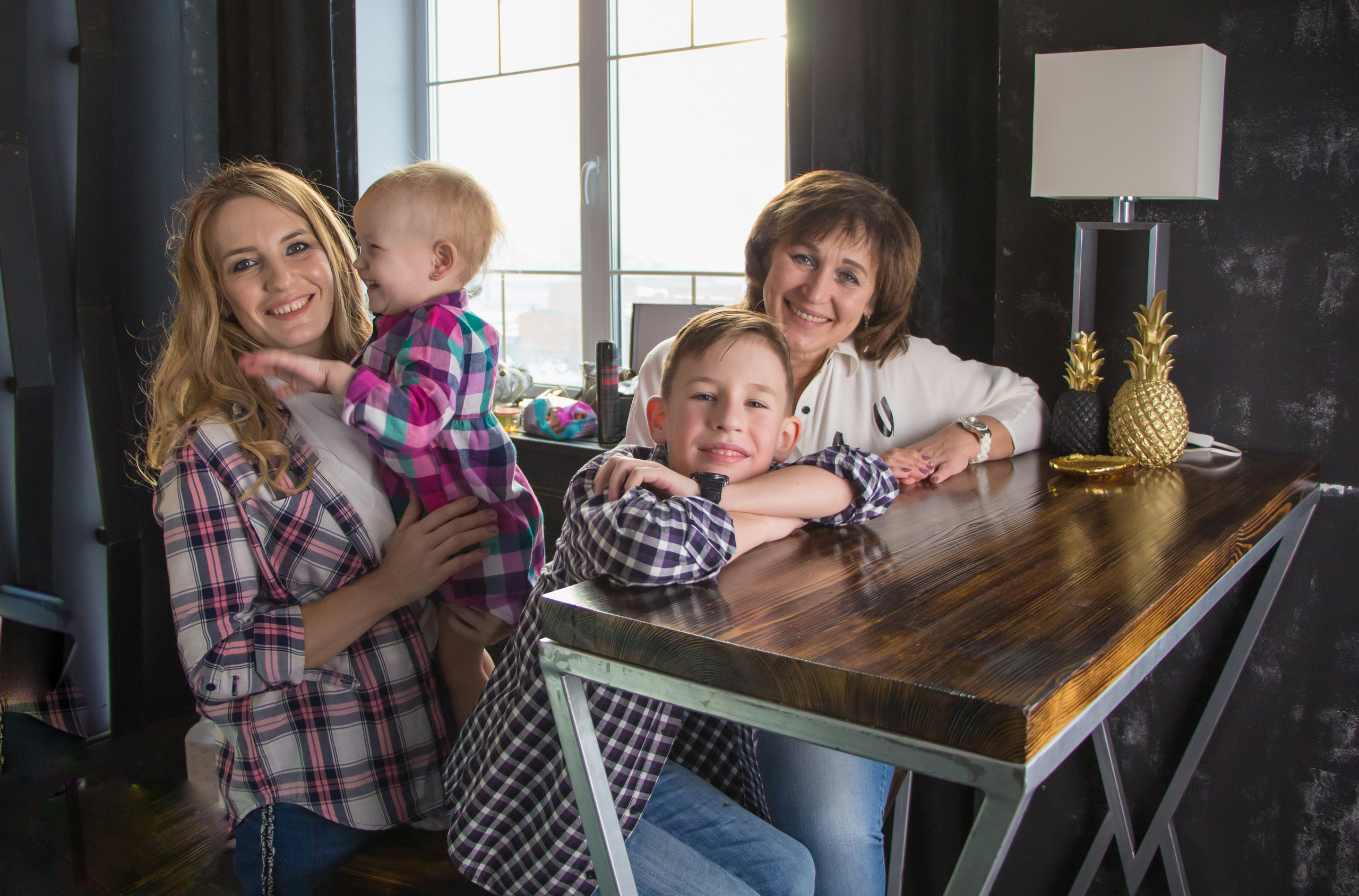 Новогодняя встреча трех поколений: Мама, дочь и внуки. Творческая, семейная Фотосъемка ДоброДарова Елена Омск