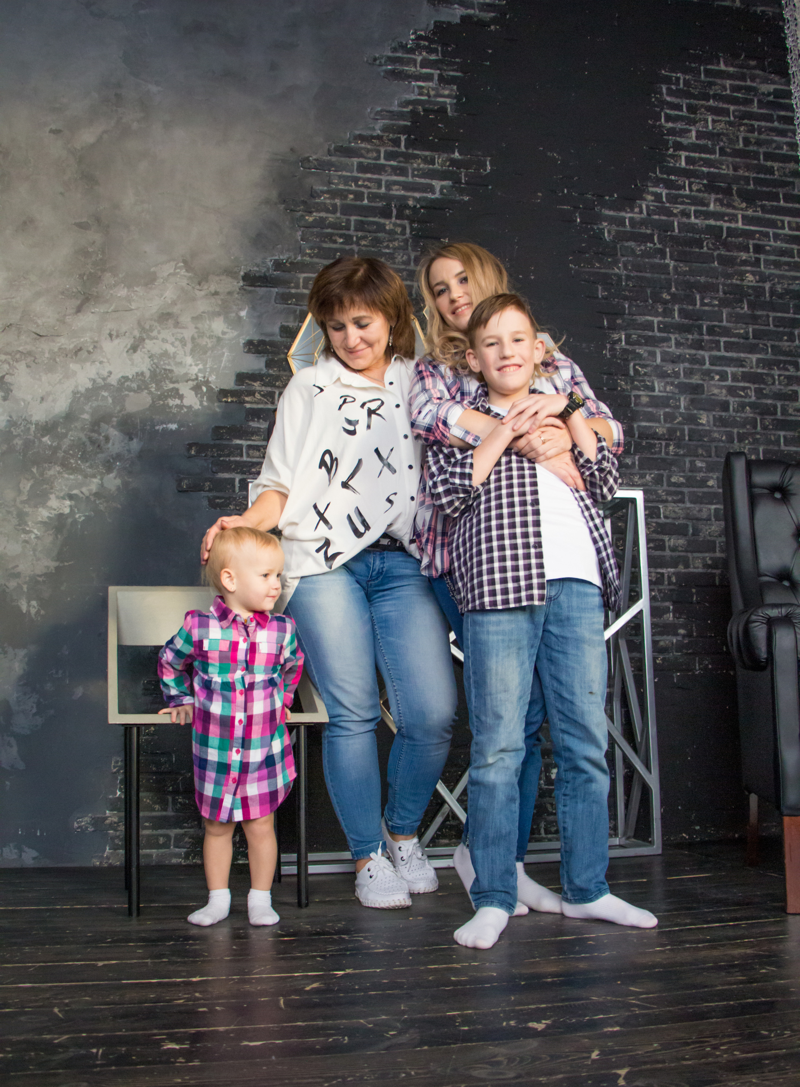 Новогодняя встреча трех поколений: Мама, дочь и внуки. Творческая, семейная Фотосъемка ДоброДарова Елена Омск