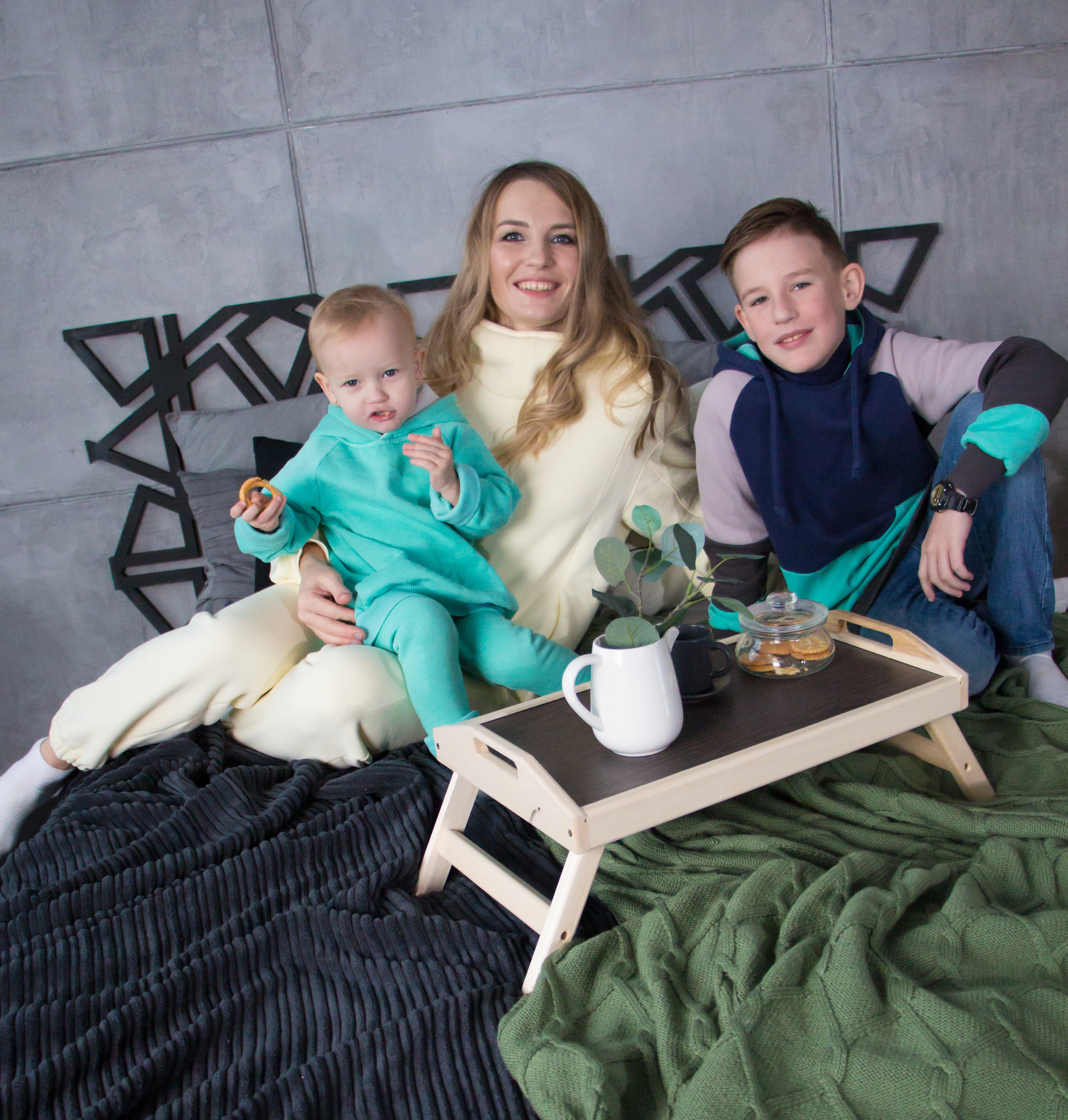 Новогодняя встреча трех поколений: Мама, дочь и внуки. Творческая, семейная Фотосъемка ДоброДарова Елена Омск