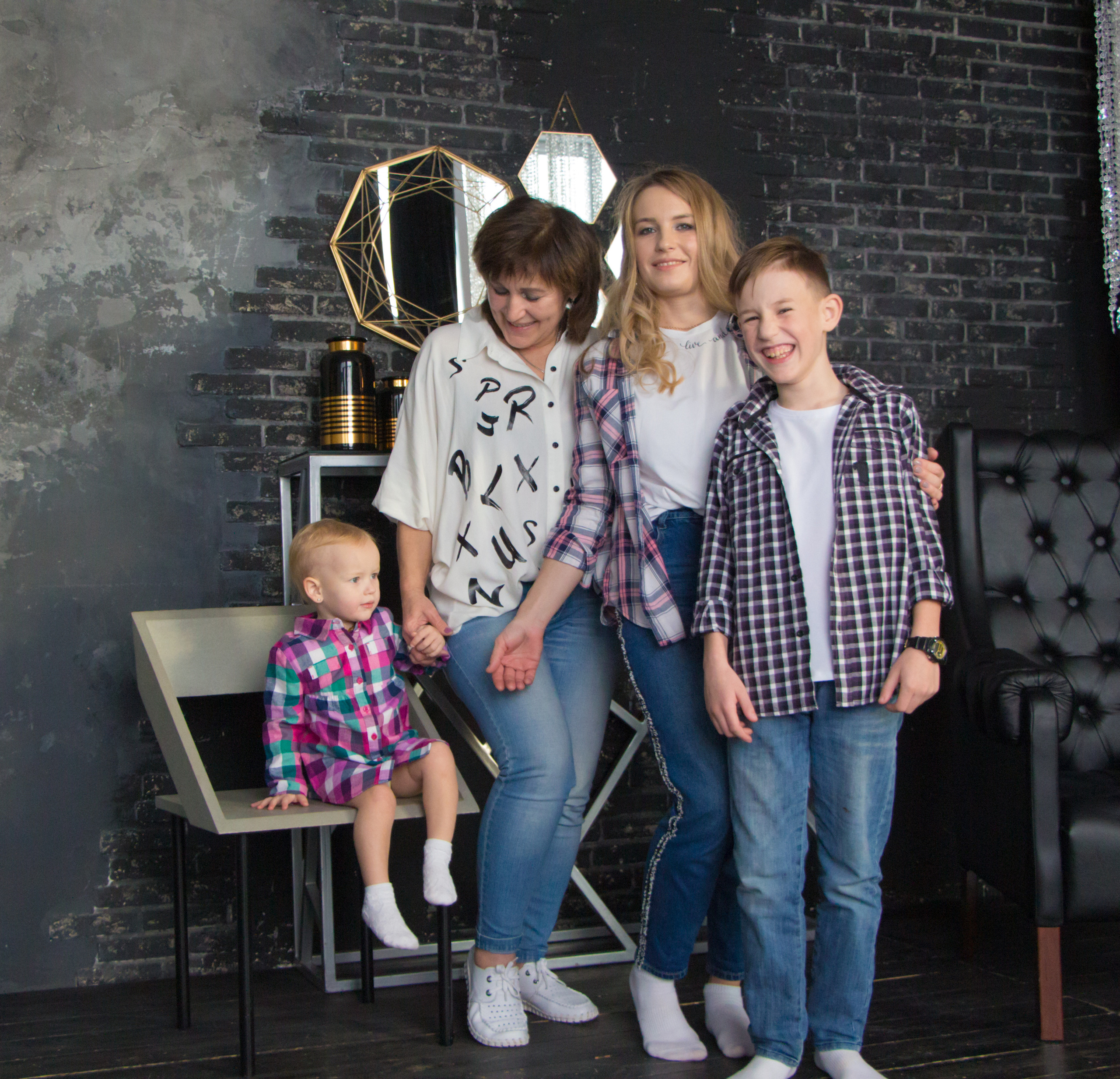 Новогодняя встреча трех поколений: Мама, дочь и внуки. Творческая, семейная Фотосъемка ДоброДарова Елена Омск