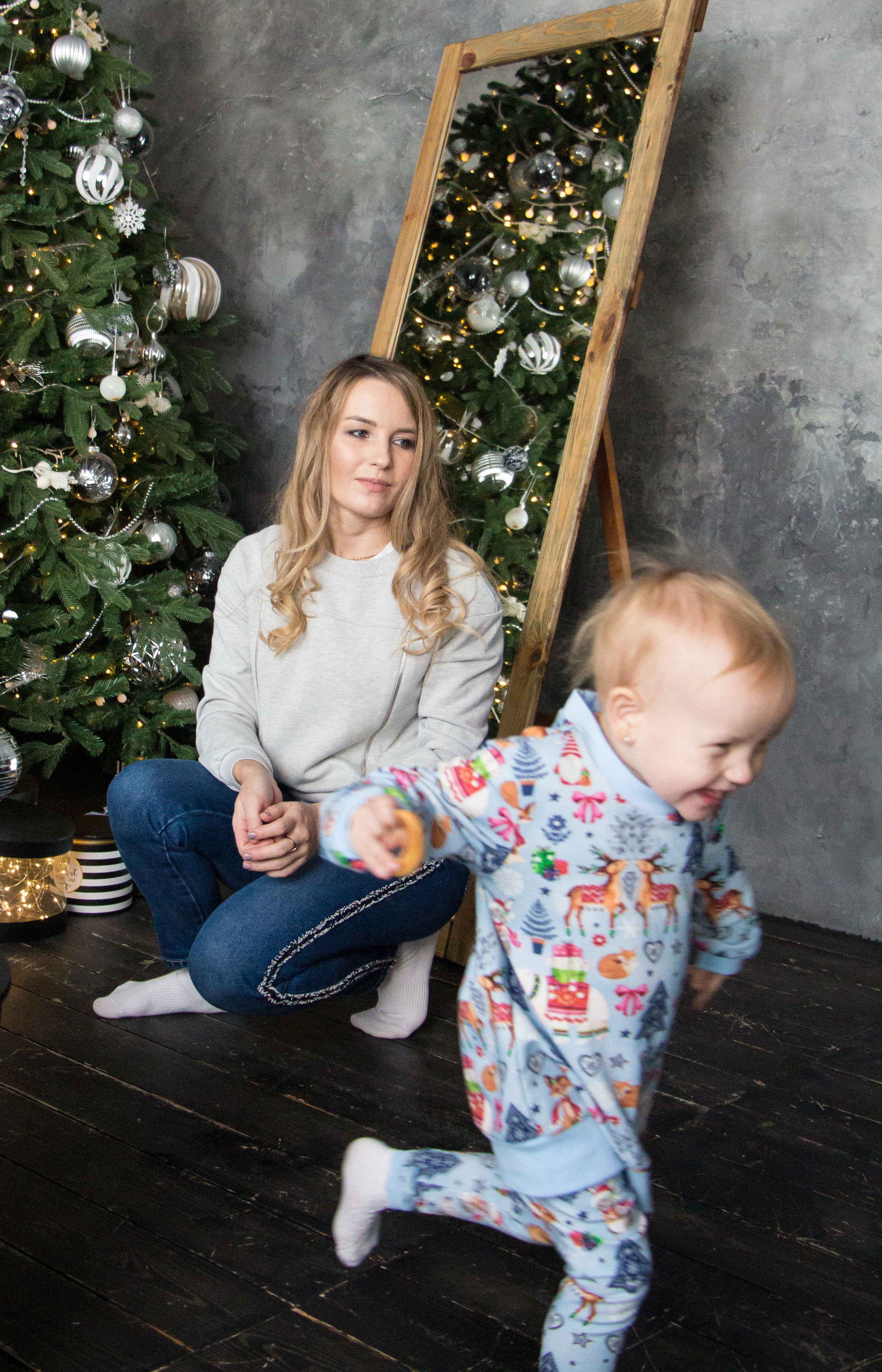 Новогодняя встреча трех поколений: Мама, дочь и внуки. Творческая, семейная Фотосъемка ДоброДарова Елена Омск