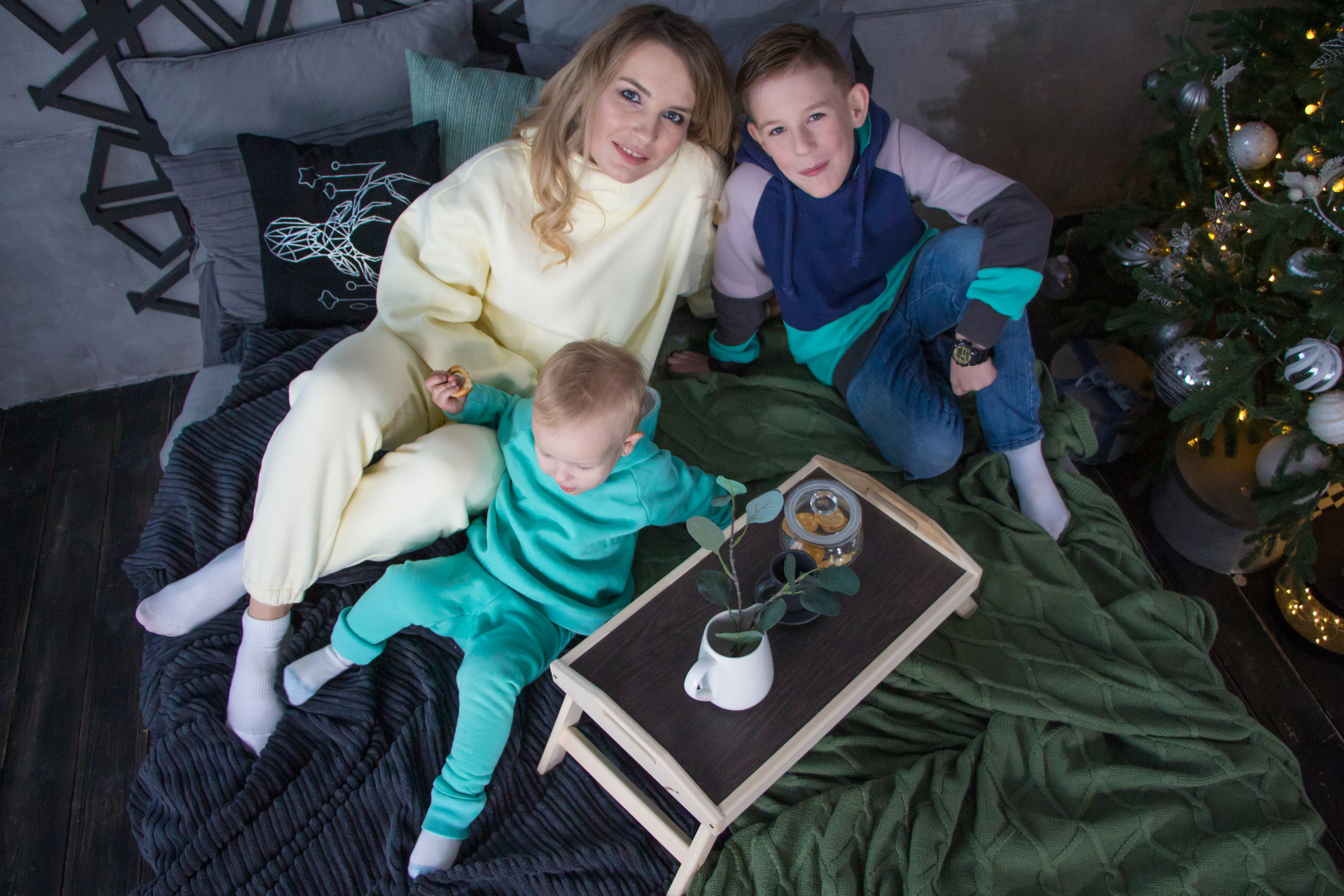 Новогодняя встреча трех поколений: Мама, дочь и внуки. Творческая, семейная Фотосъемка ДоброДарова Елена Омск