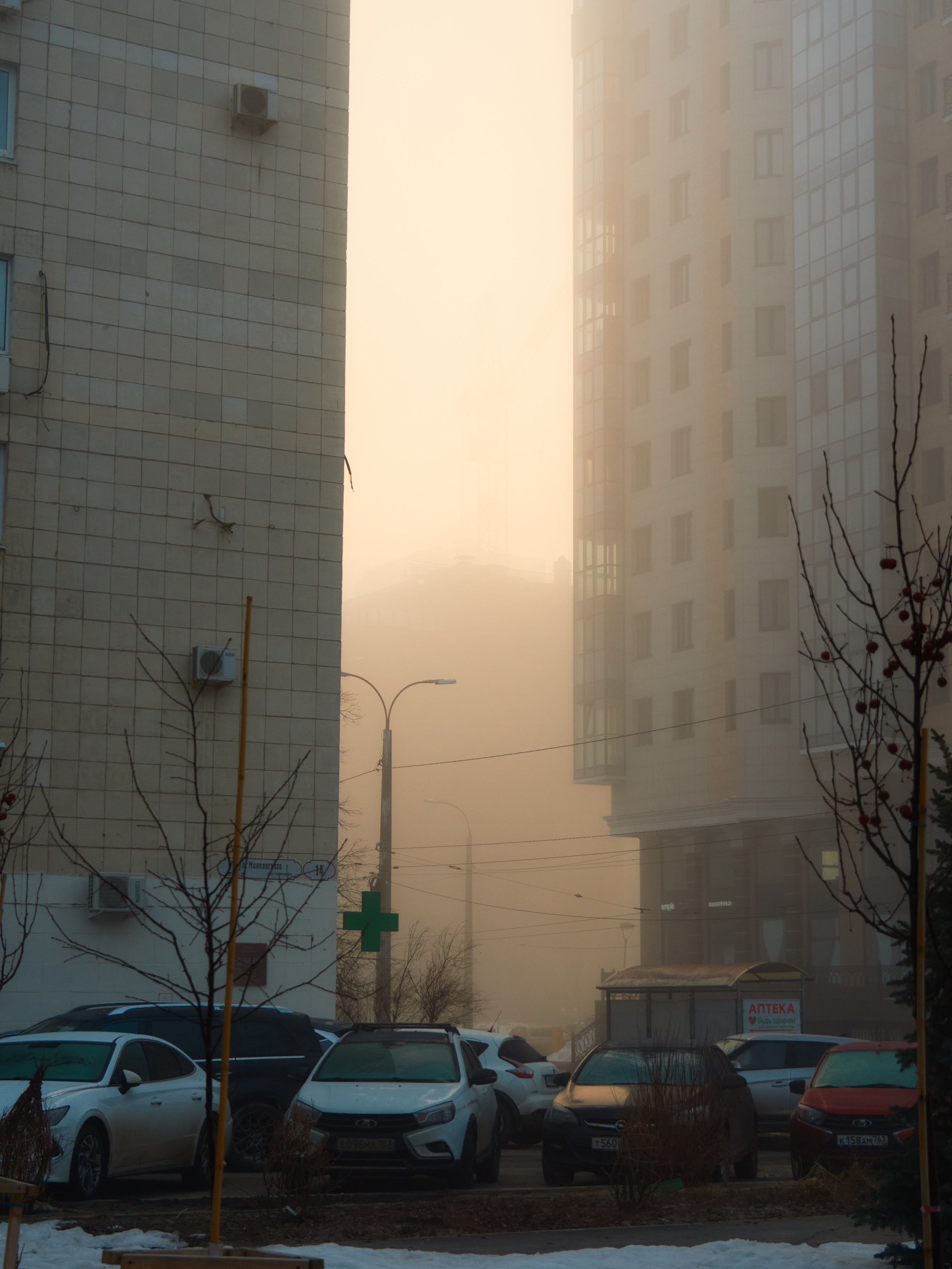 Солнце проглядывается сквозь туман