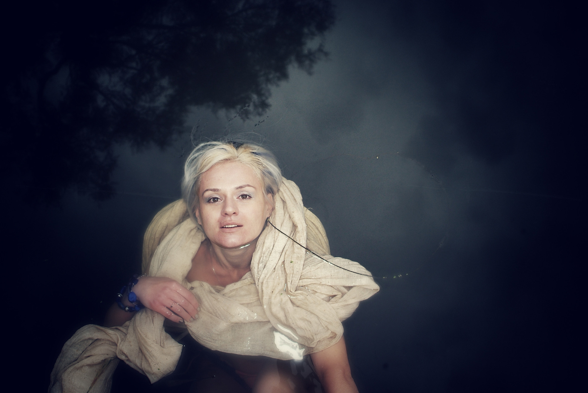 На реке, на Истре. Сплошной артхаус. Фотограф Москва и область