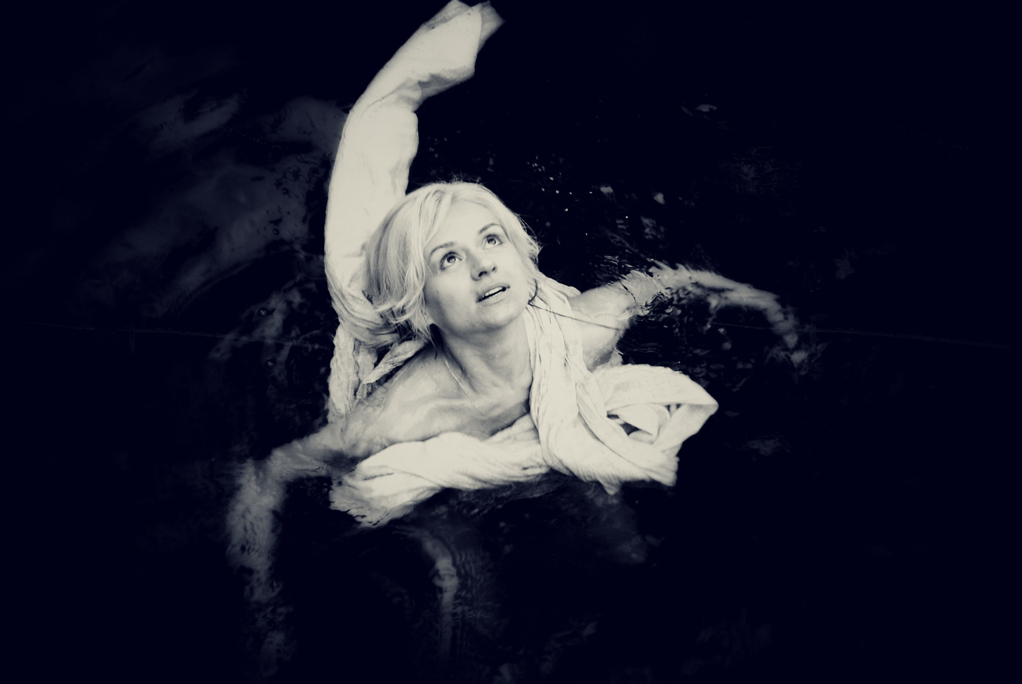 На реке, на Истре. Сплошной артхаус. Фотограф Москва и область