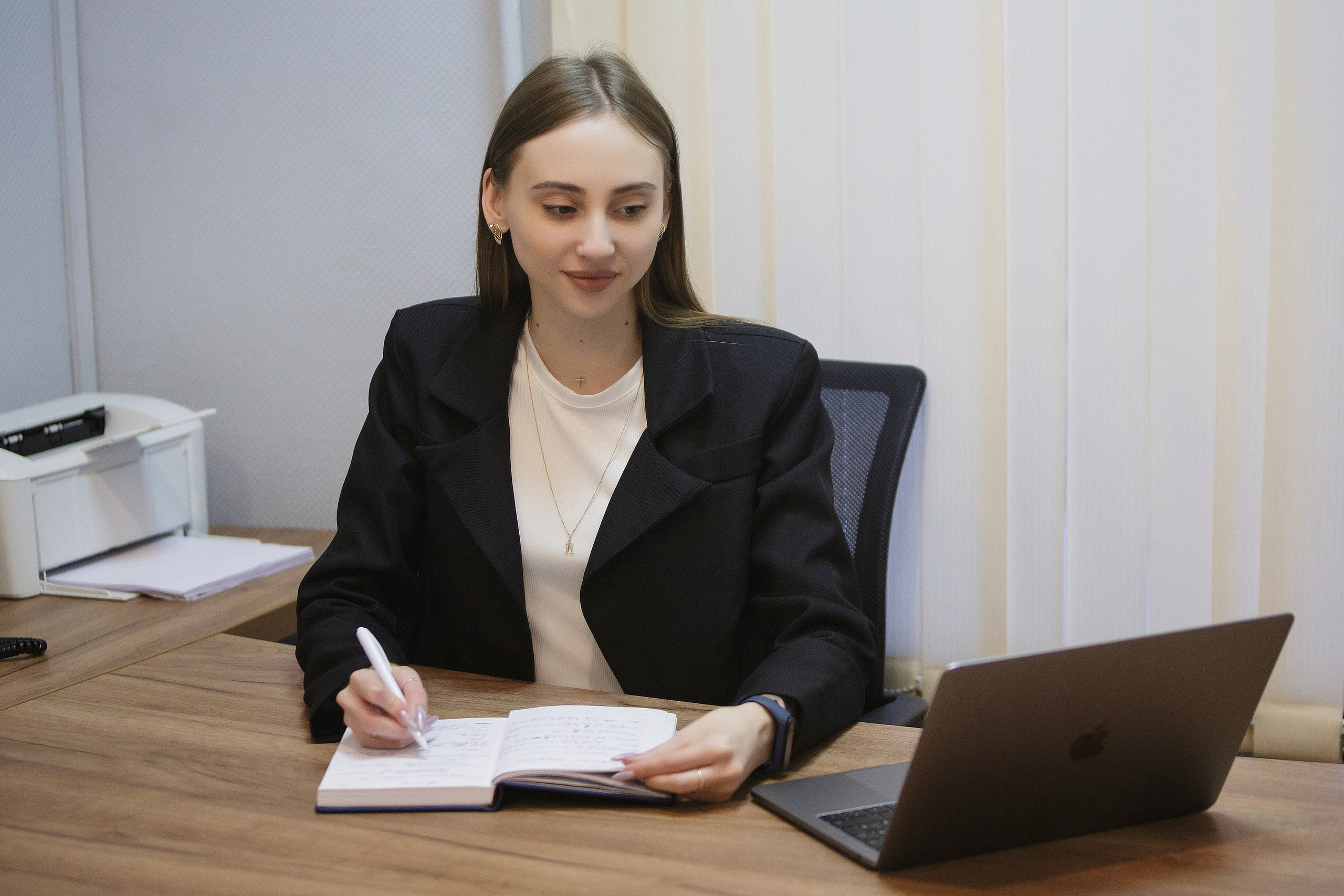 ДЕЛОВЫЕ. Roman Photo