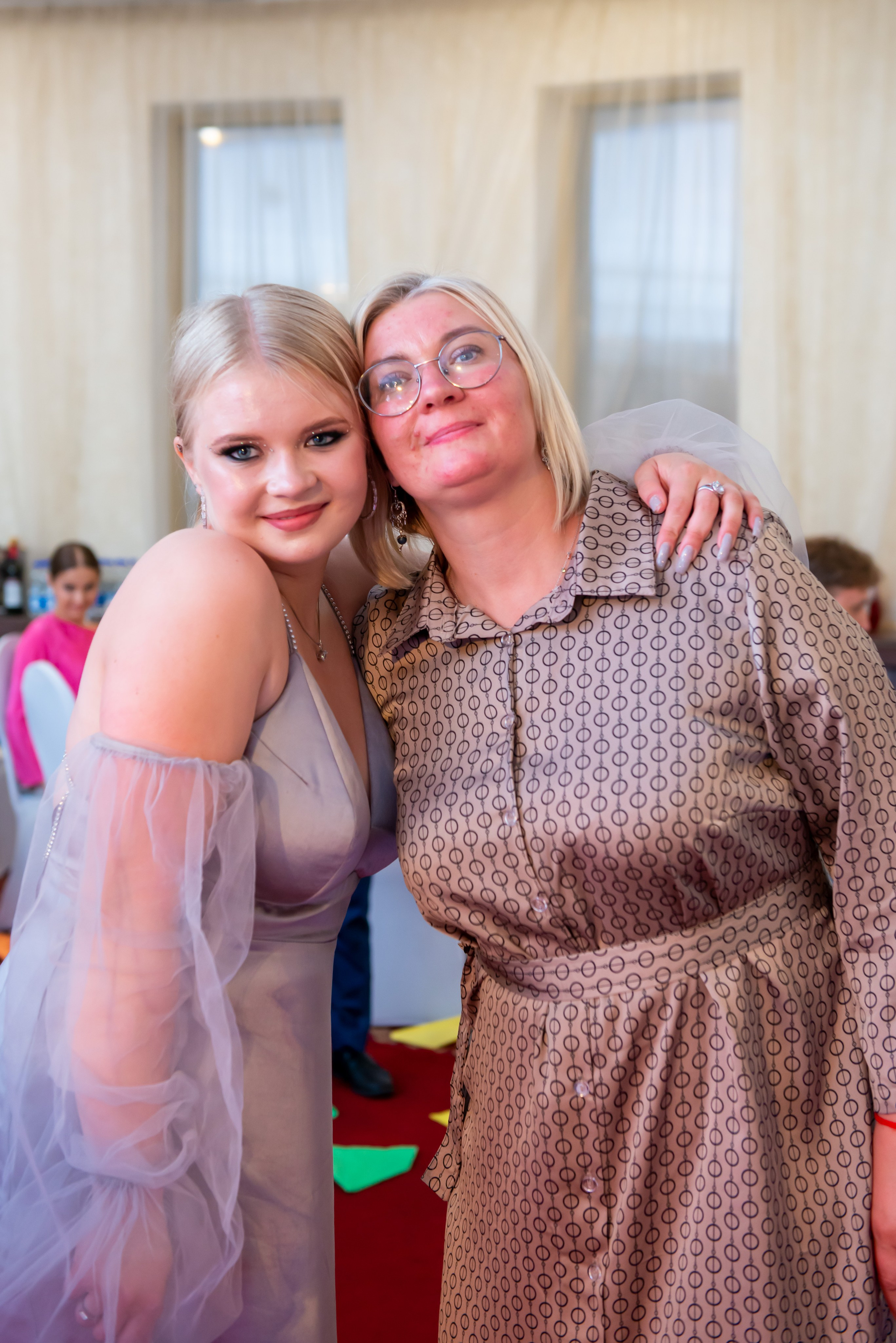 Выпускной вечер в гимназии № 37, ресторан La Ronde