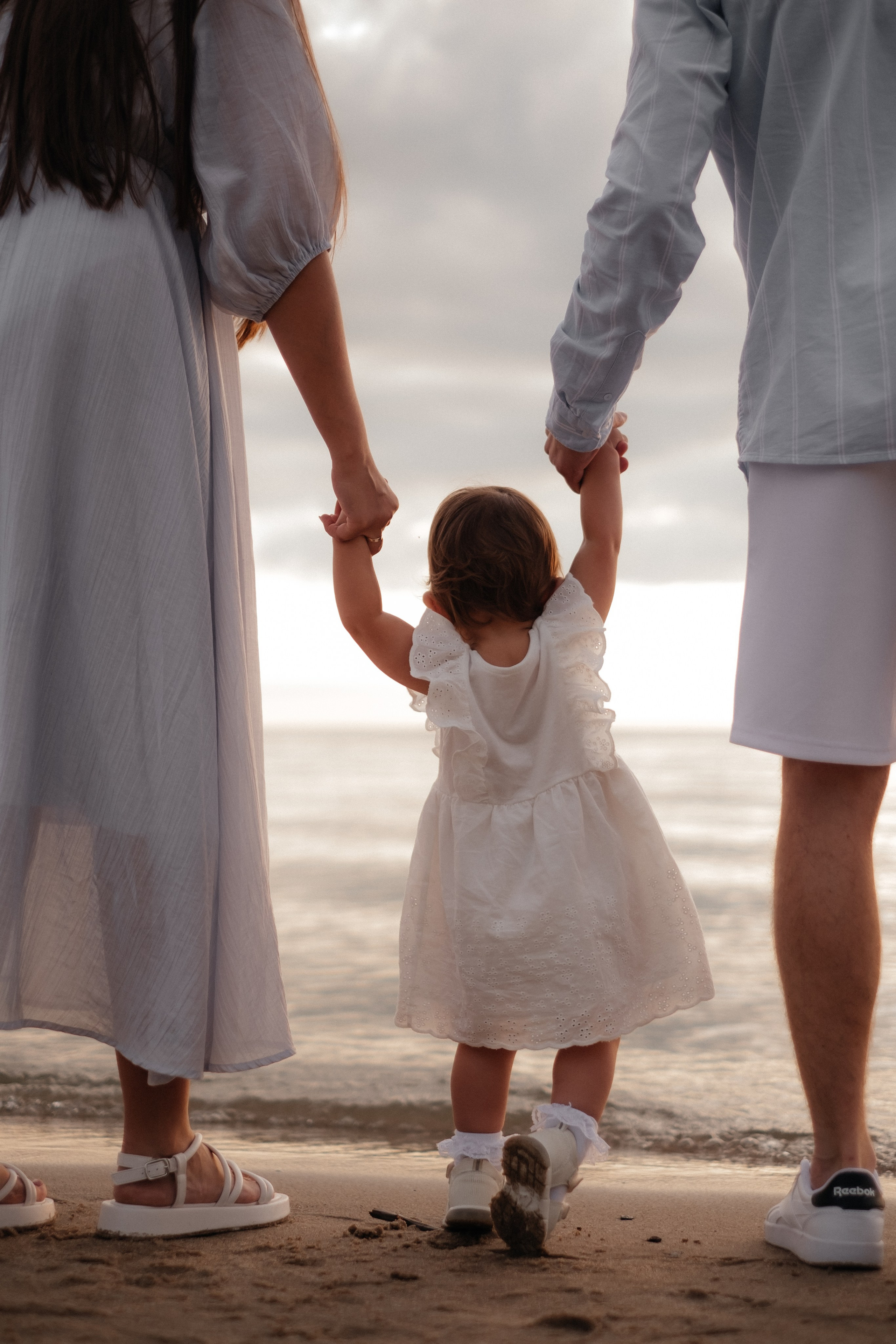 Алина, Ярослав и Тая на берегу. Фотограф в Новосибирске Диана Ильиных