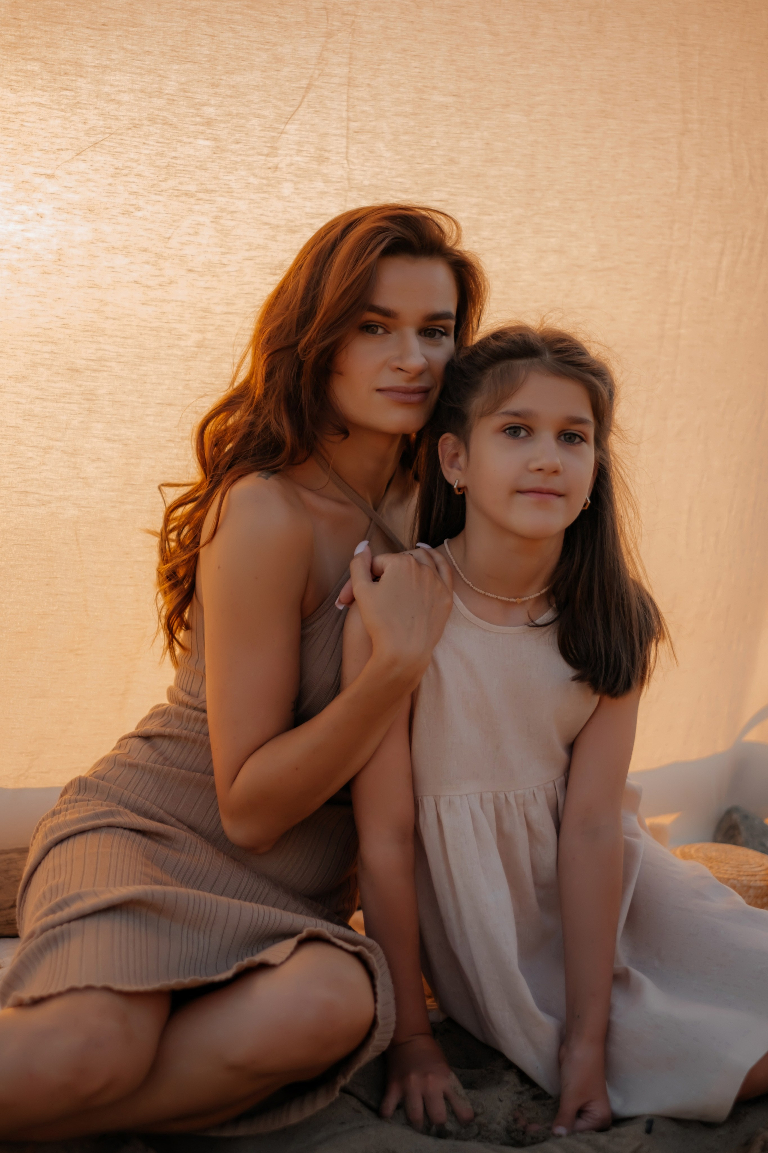 Катя с дочками на берегу. Фотограф в Новосибирске Диана Ильиных