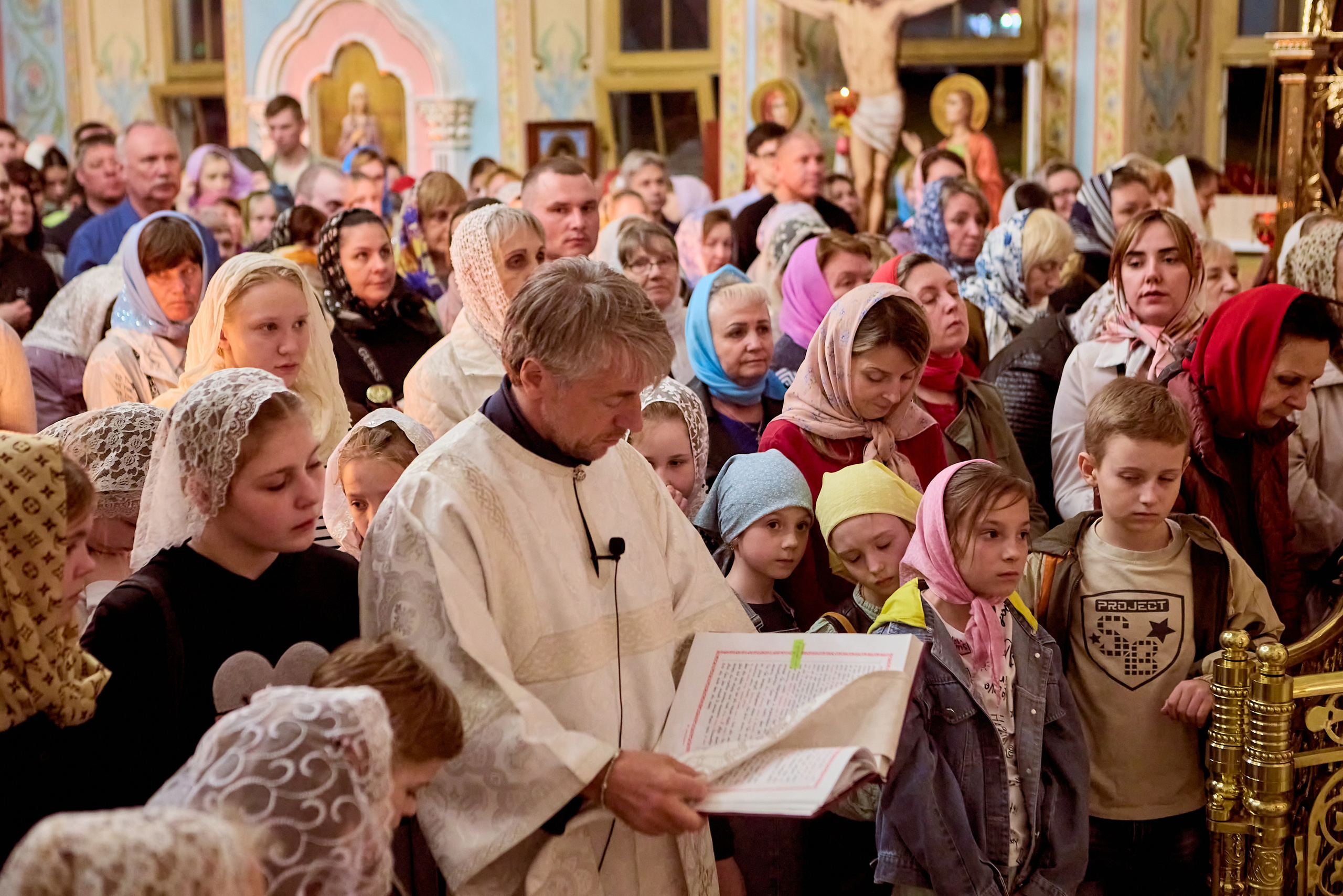 Чтение Апостола в Пасхальную Ночь. фото Николая Голованова