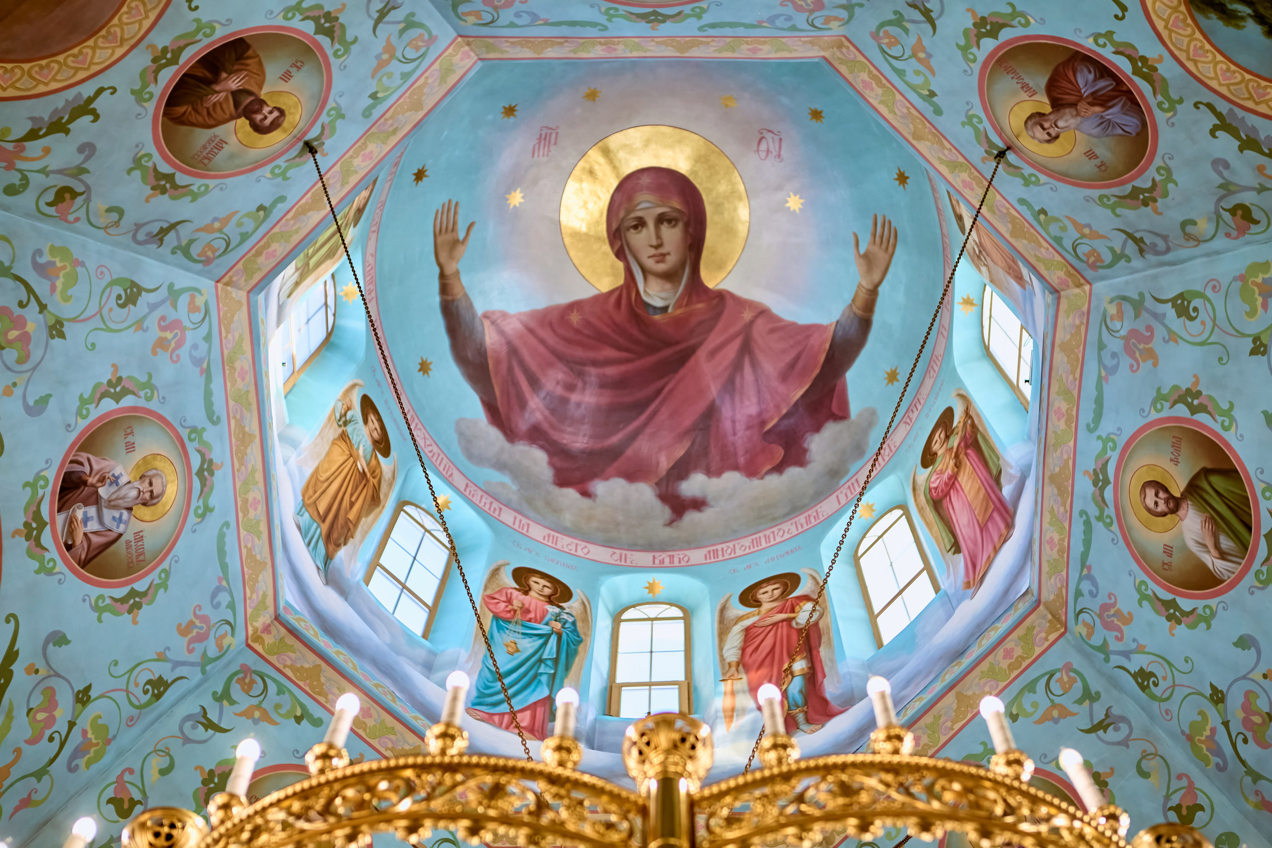 Роспись Храма Преподобного Серафима Саровского в Дзержинске. Фреска Пресвятой Богородицы в куполе храма. Храм Преподобного Серафима Саровского. Дзержинск