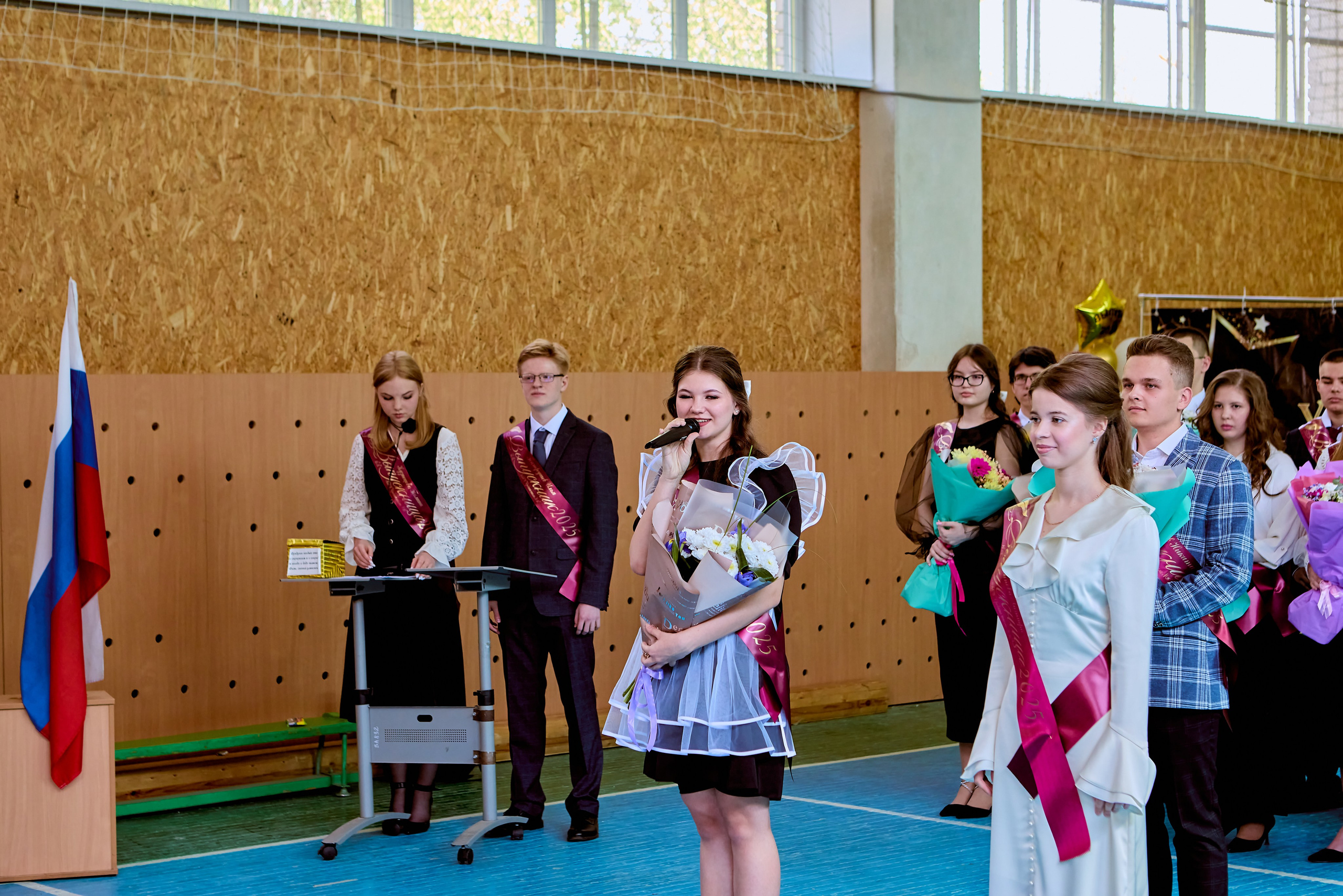 Радость и вдохновение выпускников в день Последнего звонка, кадр православного фотографа Николая Голованова, г. Дзержинск.