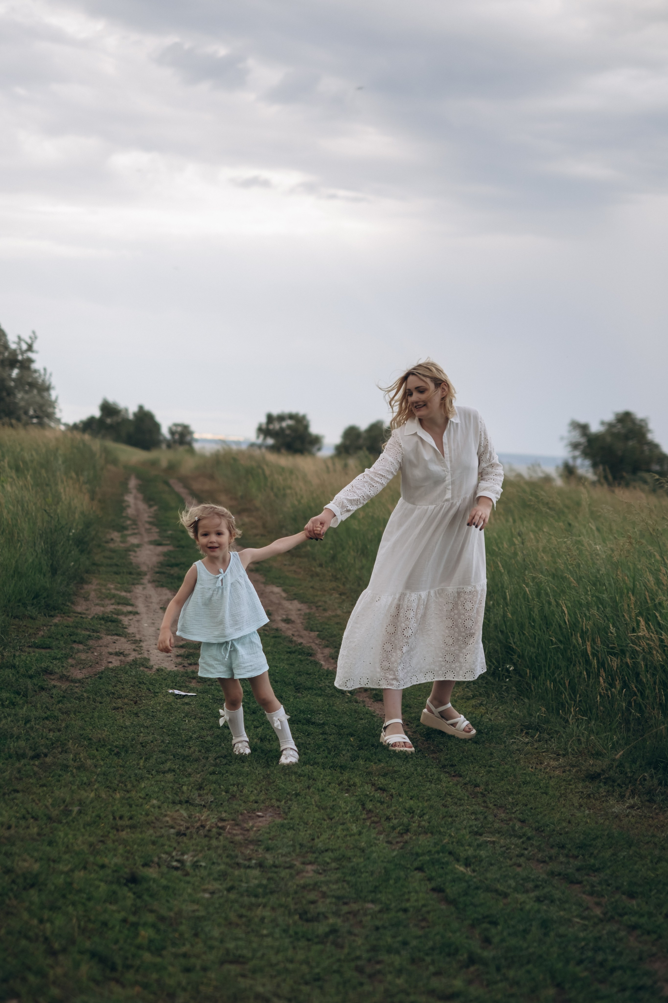 Прогулочная у моря. Мама и дочь. Фотограф Новосибирск Анна Рождественская