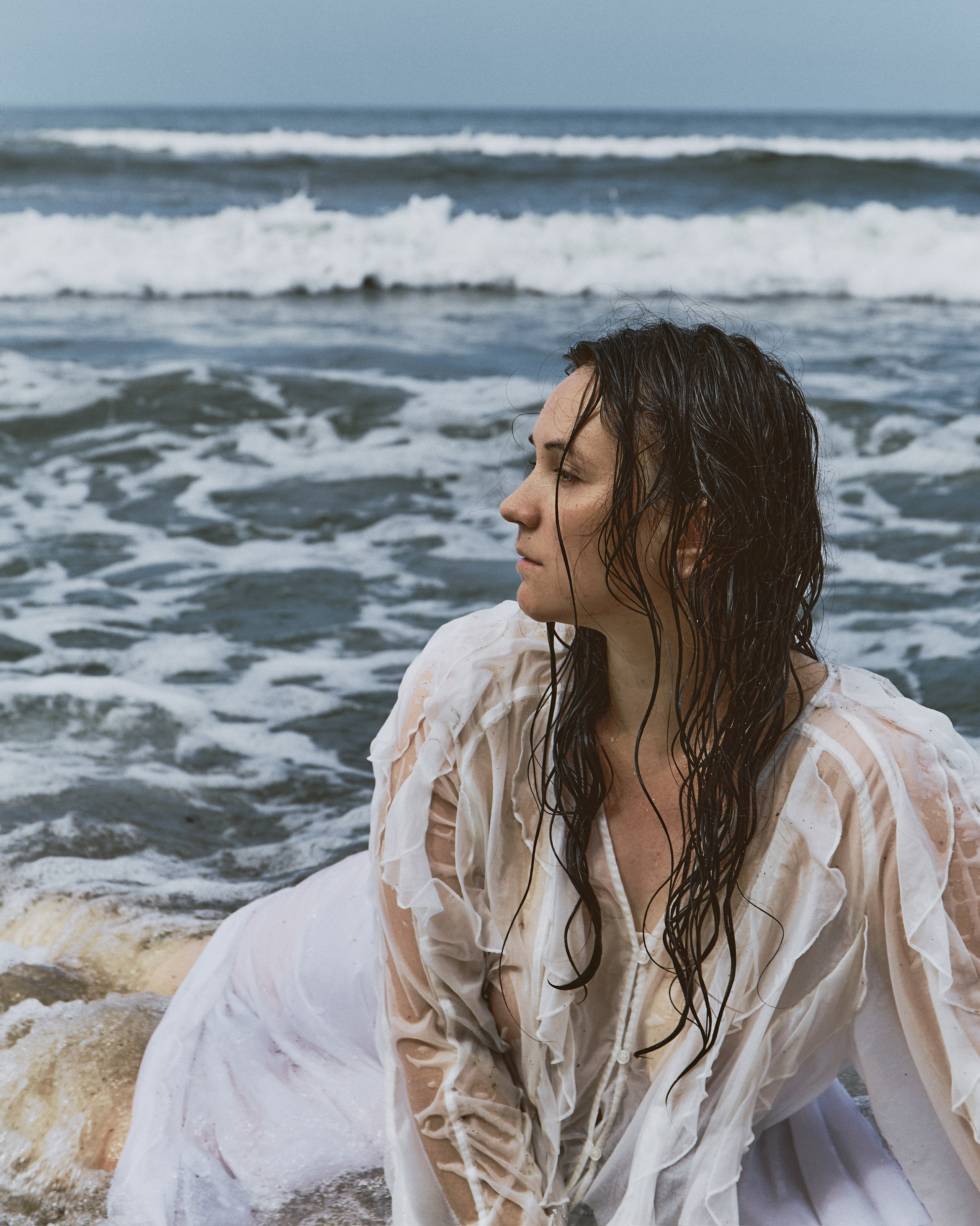 Женская индивидуальная фотосессия у берега балтийского моря для девушки фэшен фотографом Екатериной Врублевской отель Метрополь Зеленоградск Балтийк Куршская коса