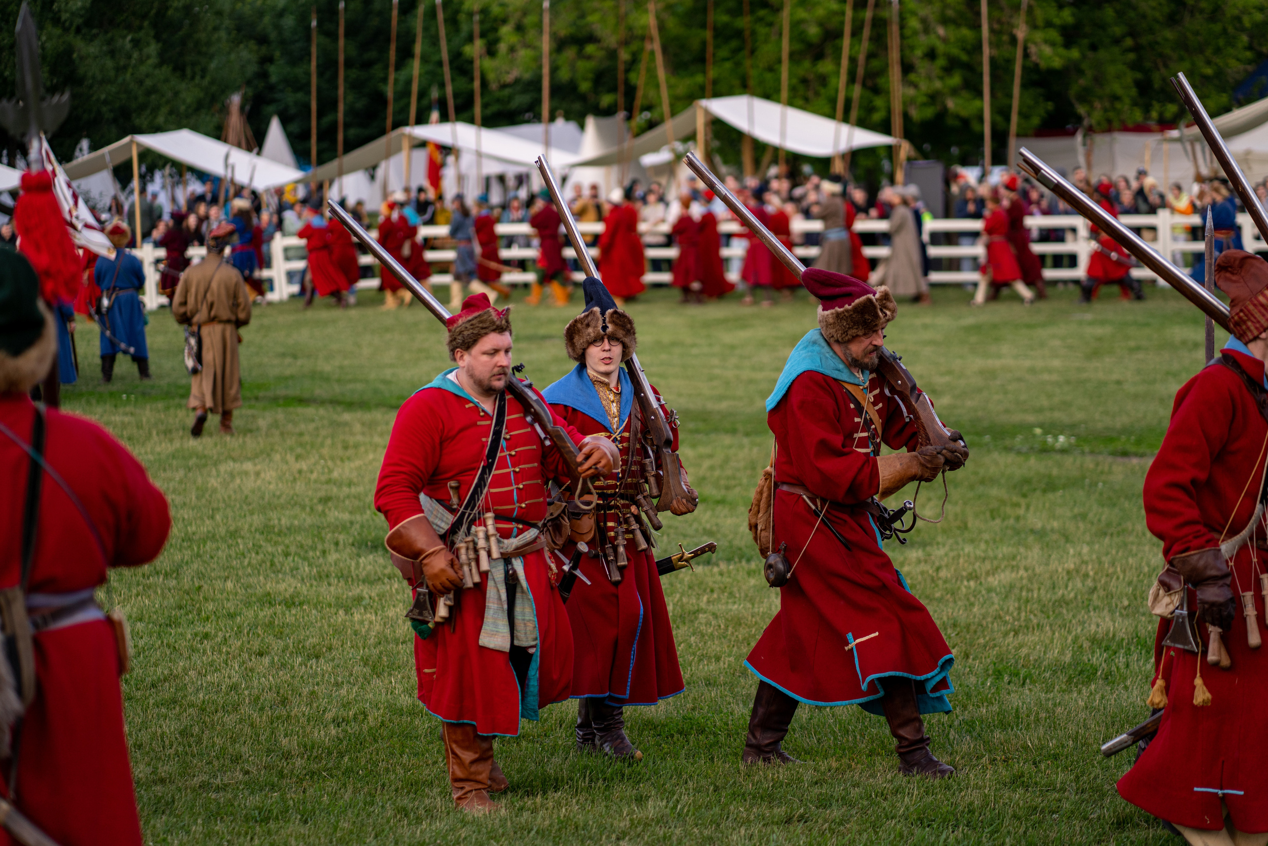 Фотографии фестиваль «Времена и эпохи» 10 июня 2023. Музей-заповедник «Коломенское», фотограф Ксения Насокина. Древняя Русь, Российская Империя, история, исторический фестиваль, реконструкторы, историческая реконструкция, 1654-1667 гг. Русско-польская война, XVII век, Запорожская Сечь, Речь Посполитая, быт царской России, стрелецкий полк, крылатые гусары, пикинёры, реконструкция сражения.
