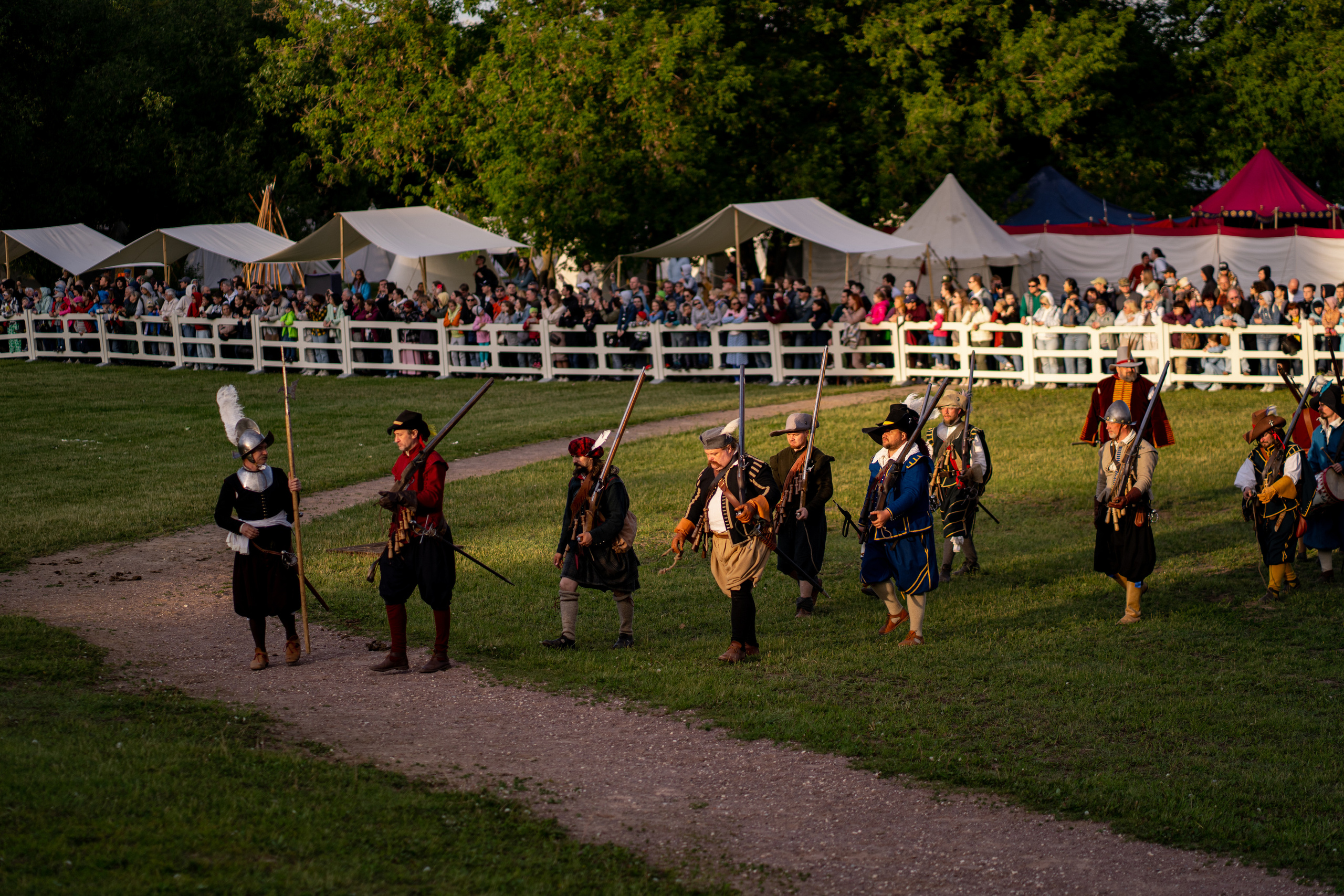 Фотографии фестиваль «Времена и эпохи» 10 июня 2023. Музей-заповедник «Коломенское», фотограф Ксения Насокина. Древняя Русь, Российская Империя, история, исторический фестиваль, реконструкторы, историческая реконструкция, 1654-1667 гг. Русско-польская война, XVII век, Запорожская Сечь, Речь Посполитая, быт царской России, стрелецкий полк, крылатые гусары, пикинёры, реконструкция сражения.