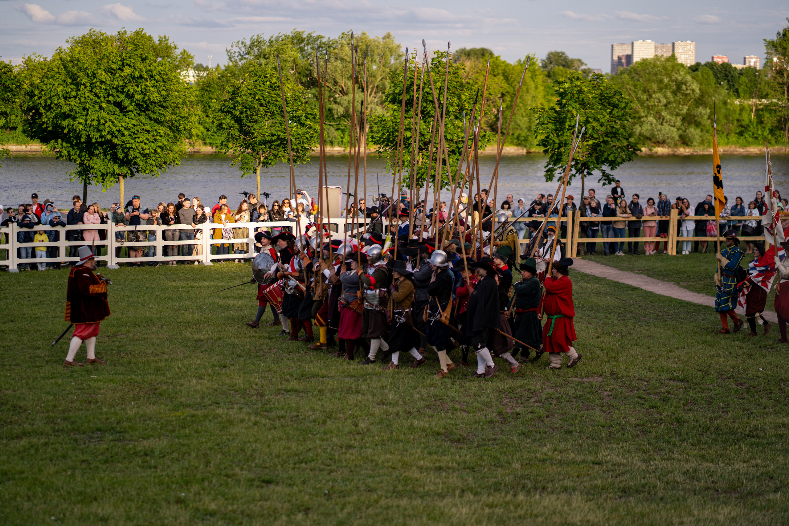 Фотографии фестиваль «Времена и эпохи» 10 июня 2023. Музей-заповедник «Коломенское», фотограф Ксения Насокина. Древняя Русь, Российская Империя, история, исторический фестиваль, реконструкторы, историческая реконструкция, 1654-1667 гг. Русско-польская война, XVII век, Запорожская Сечь, Речь Посполитая, быт царской России, стрелецкий полк, крылатые гусары, пикинёры, реконструкция сражения.
