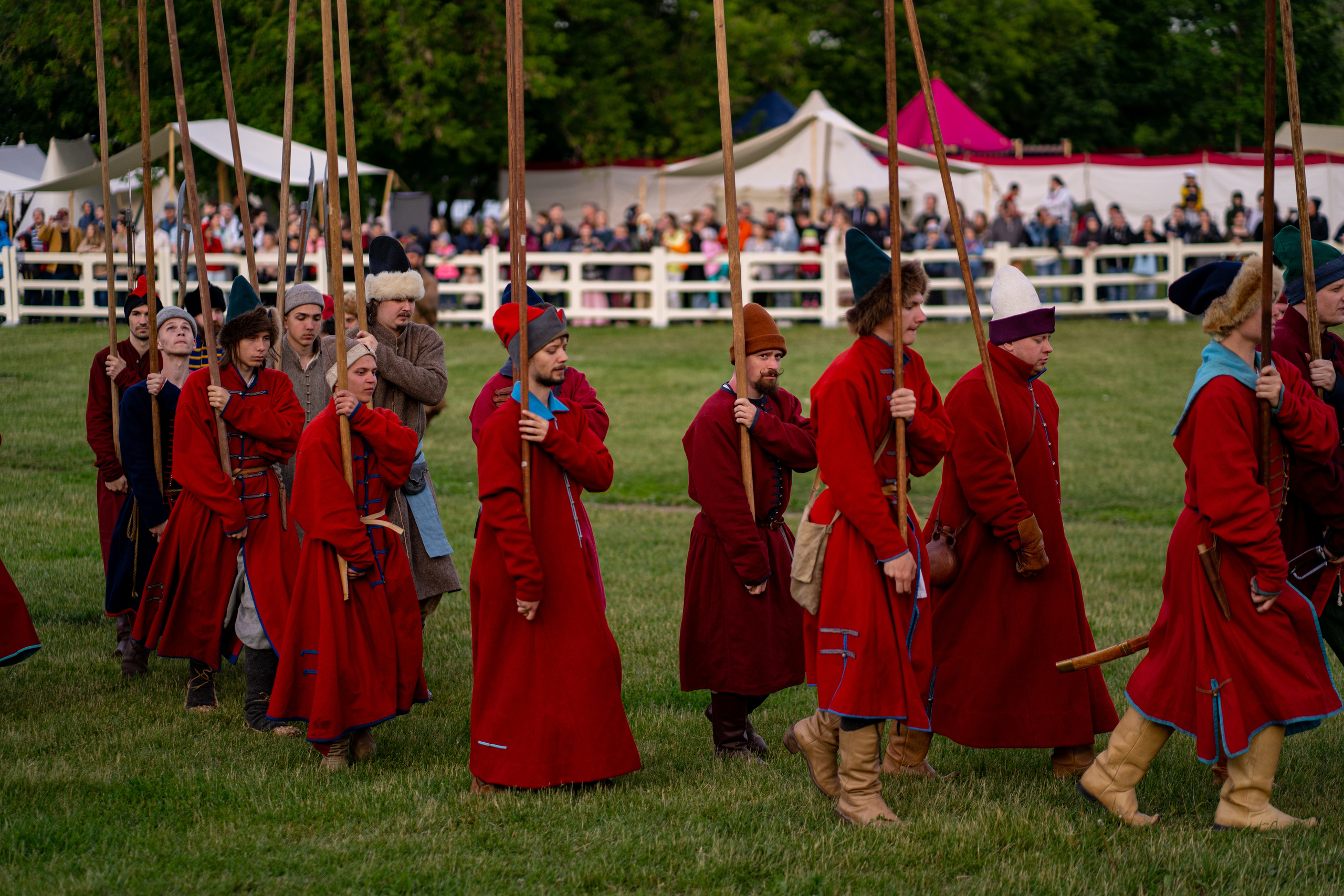 Фотографии фестиваль «Времена и эпохи» 10 июня 2023. Музей-заповедник «Коломенское», фотограф Ксения Насокина. Древняя Русь, Российская Империя, история, исторический фестиваль, реконструкторы, историческая реконструкция, 1654-1667 гг. Русско-польская война, XVII век, Запорожская Сечь, Речь Посполитая, быт царской России, стрелецкий полк, крылатые гусары, пикинёры, реконструкция сражения.