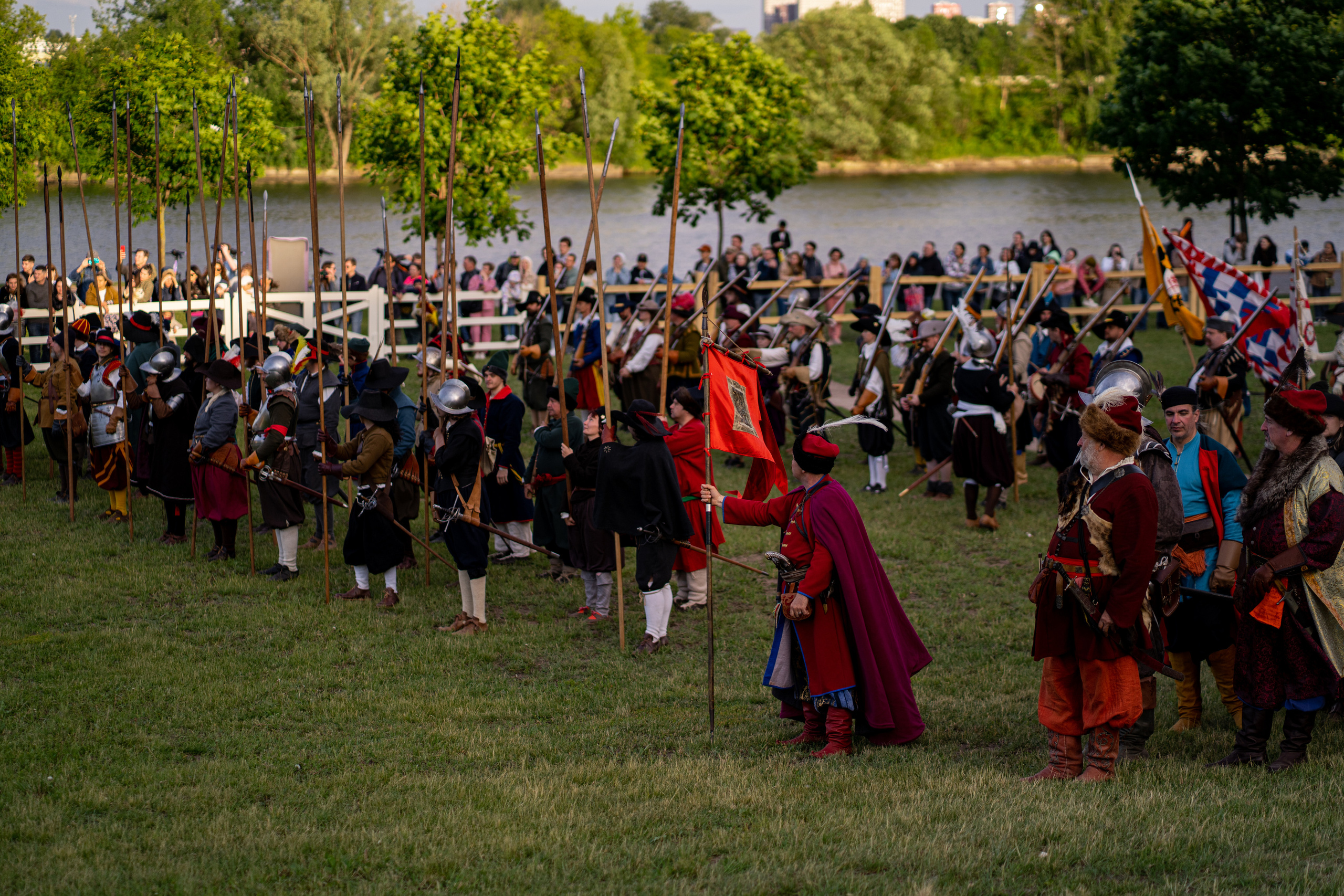 Фотографии фестиваль «Времена и эпохи» 10 июня 2023. Музей-заповедник «Коломенское», фотограф Ксения Насокина. Древняя Русь, Российская Империя, история, исторический фестиваль, реконструкторы, историческая реконструкция, 1654-1667 гг. Русско-польская война, XVII век, Запорожская Сечь, Речь Посполитая, быт царской России, стрелецкий полк, крылатые гусары, пикинёры, реконструкция сражения.