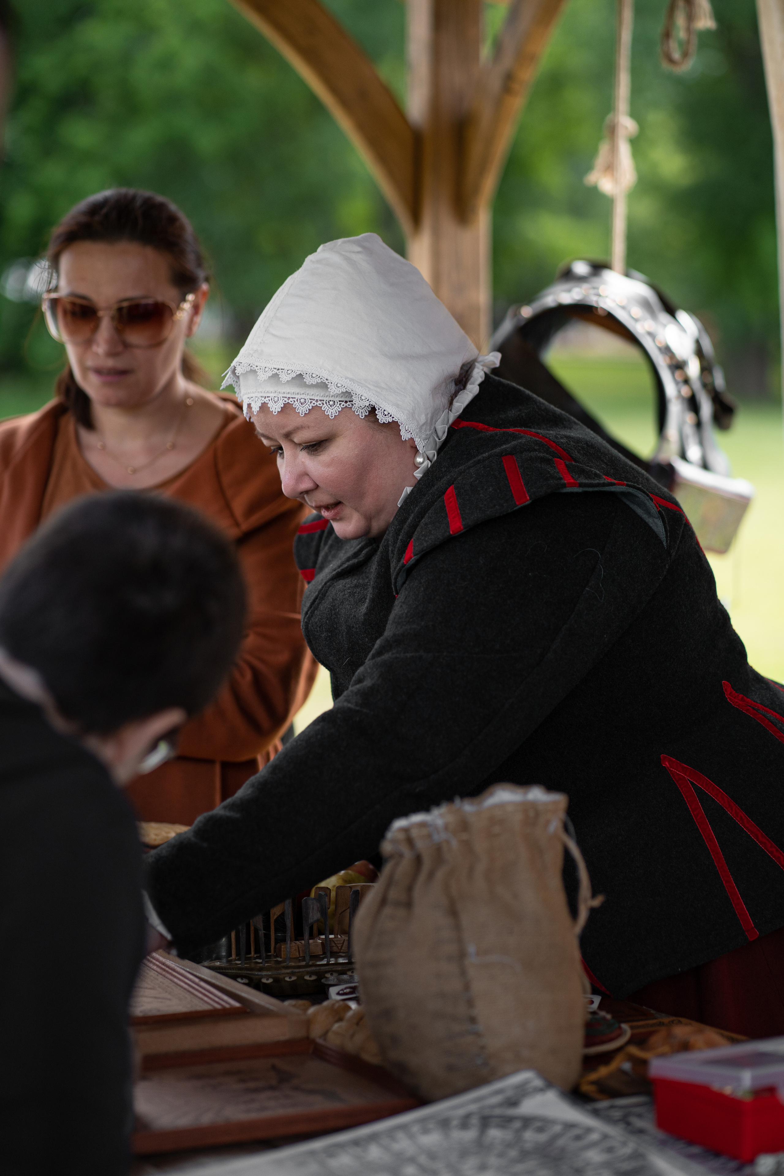 Фотографии фестиваль «Времена и эпохи» 10 июня 2023. Музей-заповедник «Коломенское», фотограф Ксения Насокина. Древняя Русь, Российская Империя, история, исторический фестиваль, реконструкторы, историческая реконструкция, 1654-1667 гг. Русско-польская война, XVII век, Запорожская Сечь, Речь Посполитая, быт царской России, стрелецкий полк, крылатые гусары, пикинёры, реконструкция сражения.