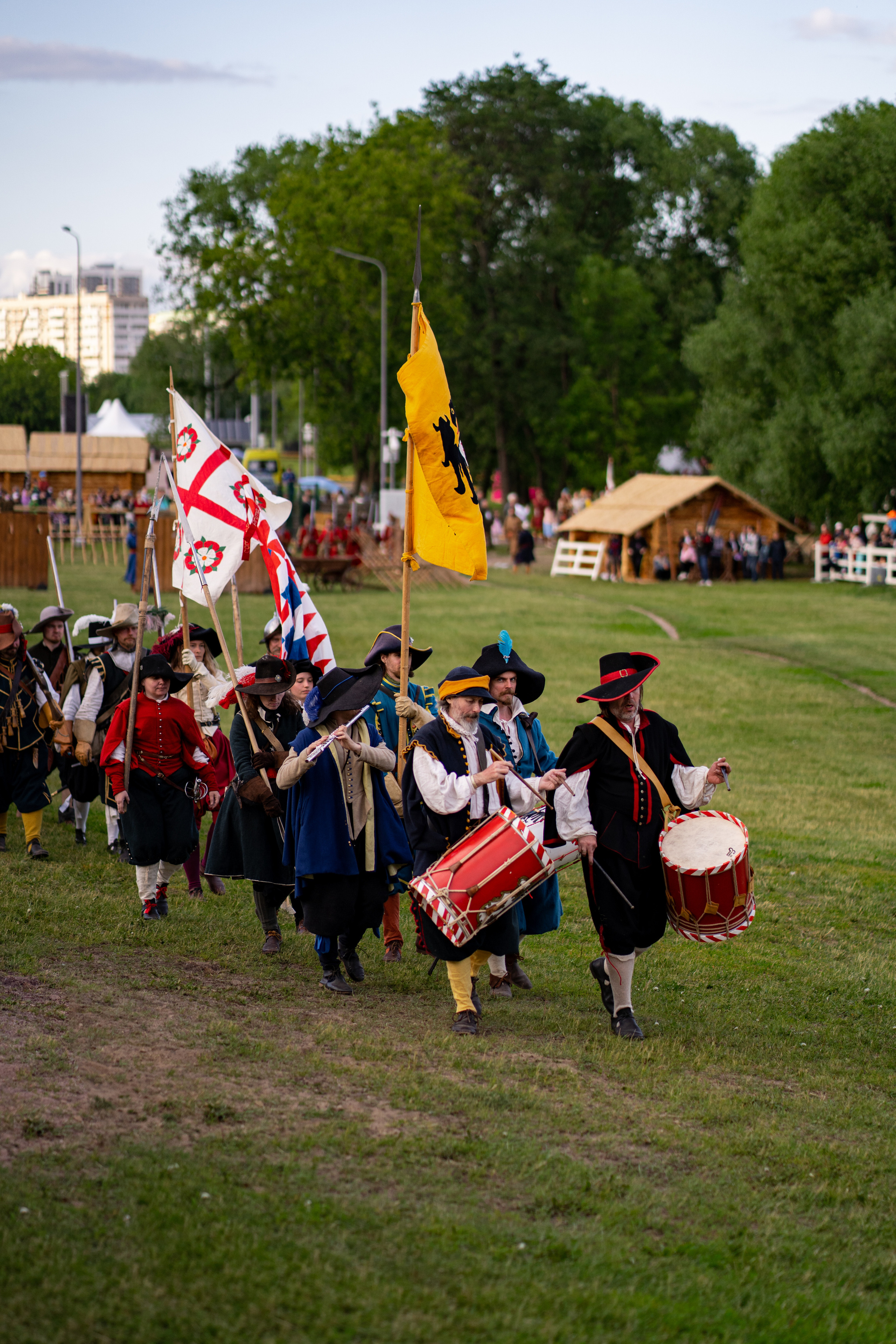 Фотографии фестиваль «Времена и эпохи» 10 июня 2023. Музей-заповедник «Коломенское», фотограф Ксения Насокина. Древняя Русь, Российская Империя, история, исторический фестиваль, реконструкторы, историческая реконструкция, 1654-1667 гг. Русско-польская война, XVII век, Запорожская Сечь, Речь Посполитая, быт царской России, стрелецкий полк, крылатые гусары, пикинёры, реконструкция сражения.