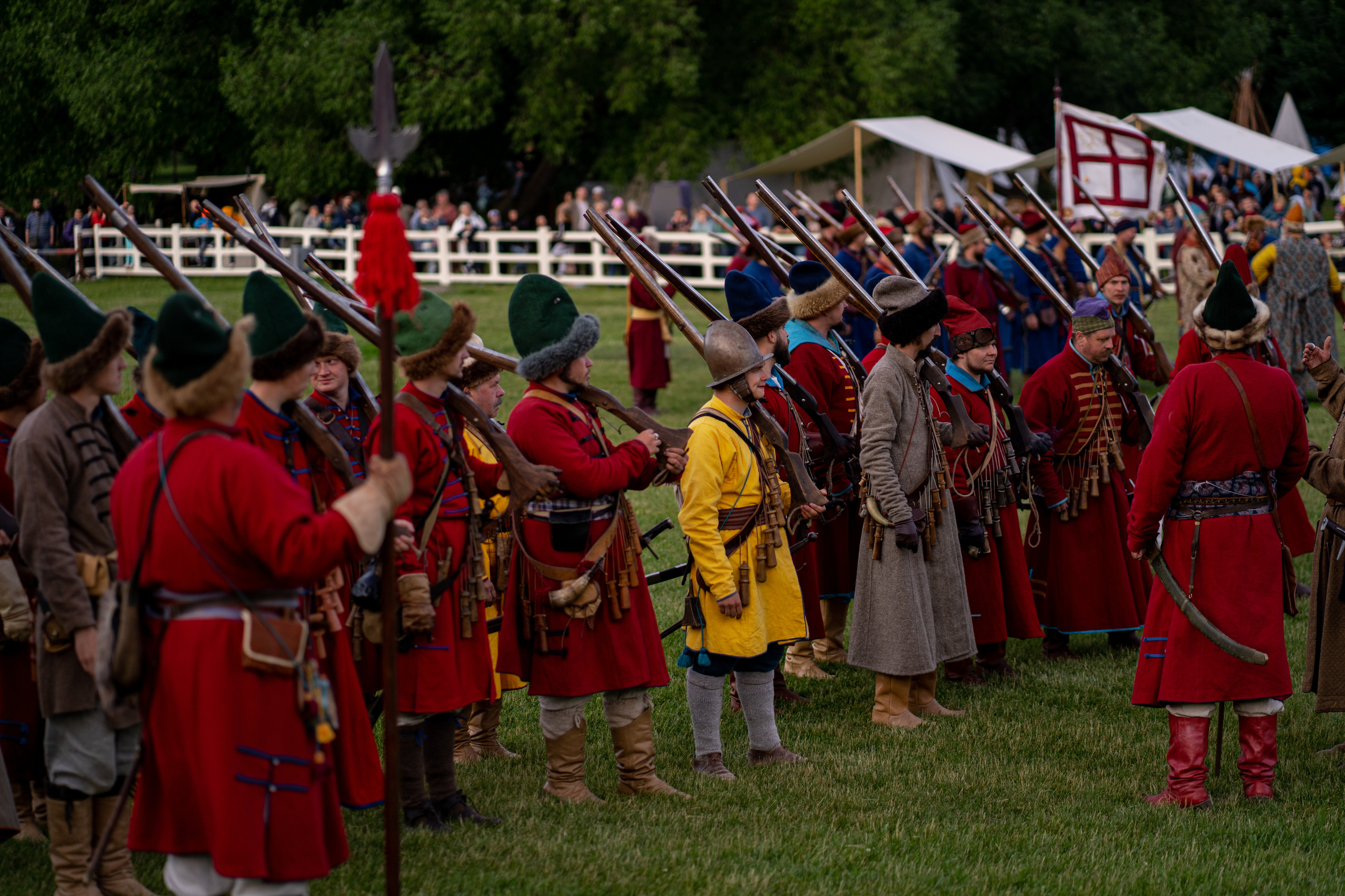 Фотографии фестиваль «Времена и эпохи» 10 июня 2023. Музей-заповедник «Коломенское», фотограф Ксения Насокина. Древняя Русь, Российская Империя, история, исторический фестиваль, реконструкторы, историческая реконструкция, 1654-1667 гг. Русско-польская война, XVII век, Запорожская Сечь, Речь Посполитая, быт царской России, стрелецкий полк, крылатые гусары, пикинёры, реконструкция сражения.