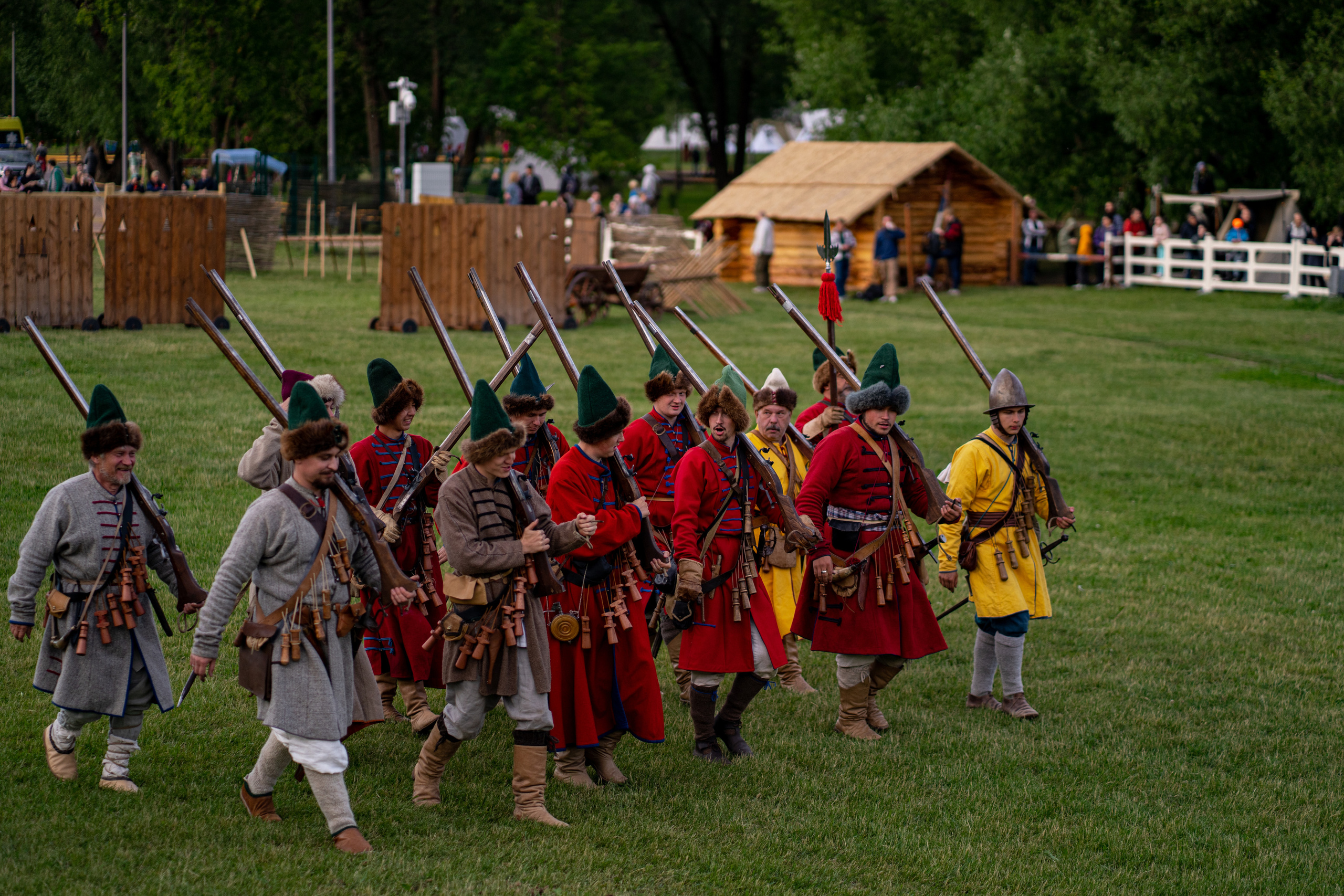 Фотографии фестиваль «Времена и эпохи» 10 июня 2023. Музей-заповедник «Коломенское», фотограф Ксения Насокина. Древняя Русь, Российская Империя, история, исторический фестиваль, реконструкторы, историческая реконструкция, 1654-1667 гг. Русско-польская война, XVII век, Запорожская Сечь, Речь Посполитая, быт царской России, стрелецкий полк, крылатые гусары, пикинёры, реконструкция сражения.