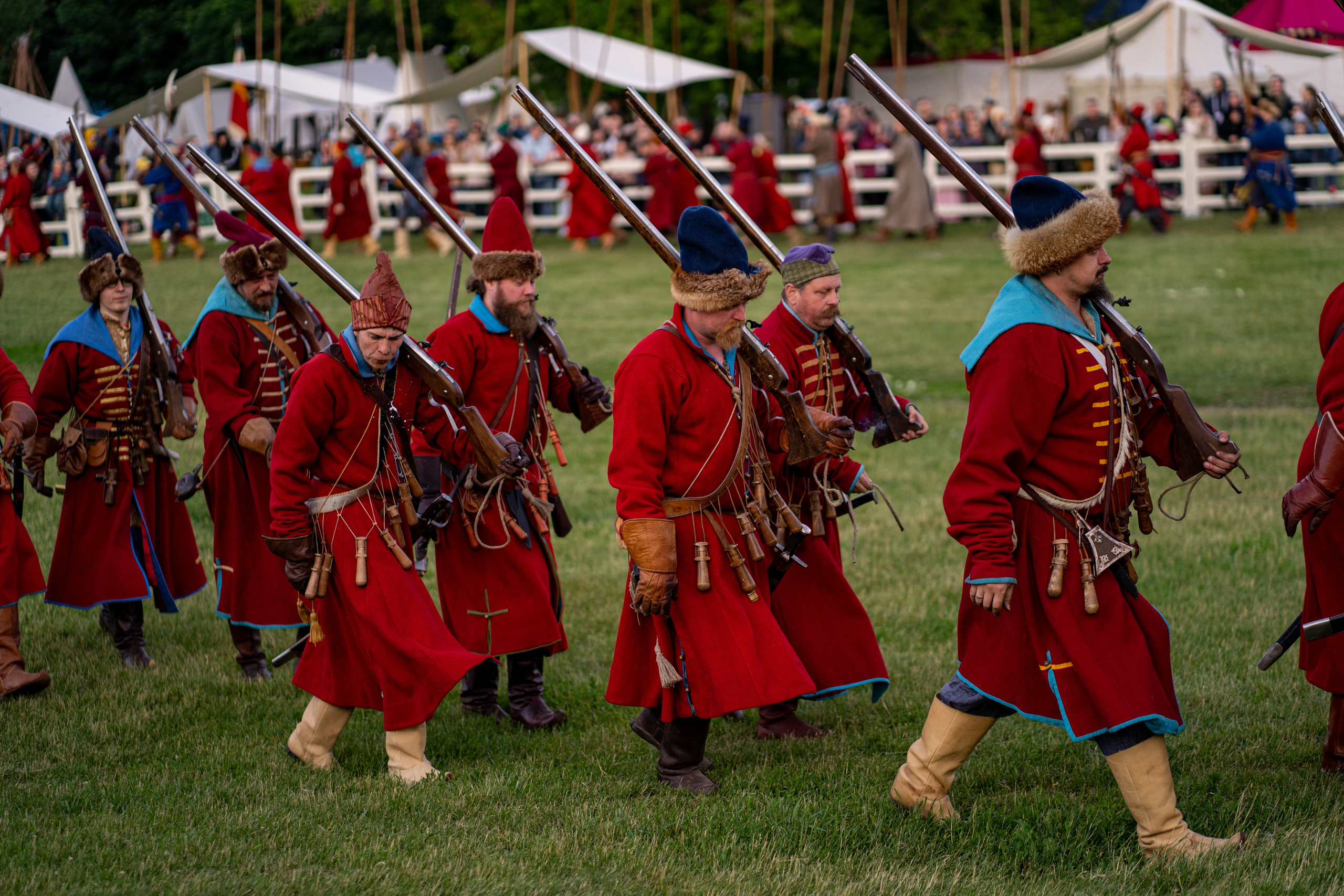 Фотографии фестиваль «Времена и эпохи» 10 июня 2023. Музей-заповедник «Коломенское», фотограф Ксения Насокина. Древняя Русь, Российская Империя, история, исторический фестиваль, реконструкторы, историческая реконструкция, 1654-1667 гг. Русско-польская война, XVII век, Запорожская Сечь, Речь Посполитая, быт царской России, стрелецкий полк, крылатые гусары, пикинёры, реконструкция сражения.