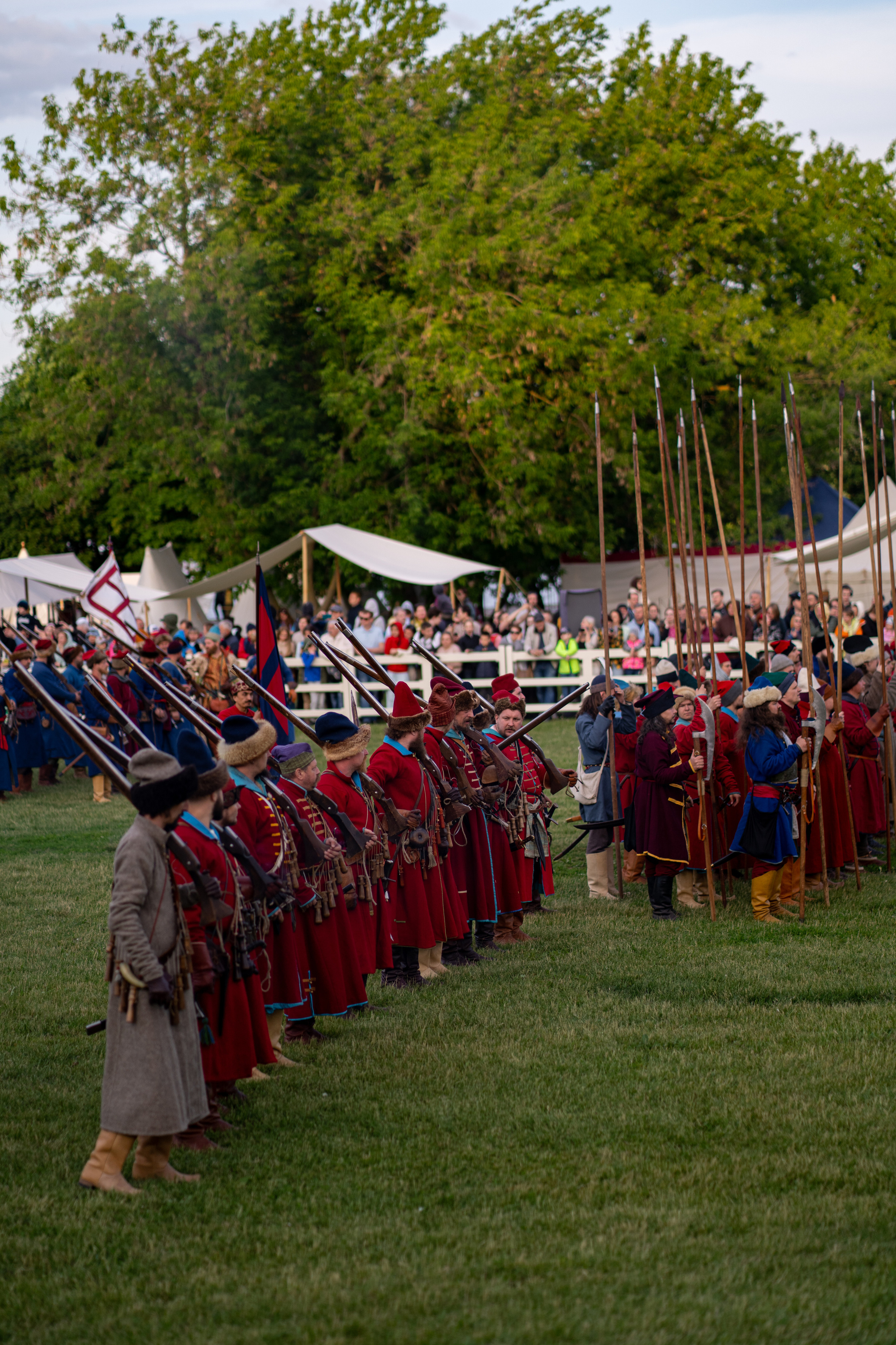 Фотографии фестиваль «Времена и эпохи» 10 июня 2023. Музей-заповедник «Коломенское», фотограф Ксения Насокина. Древняя Русь, Российская Империя, история, исторический фестиваль, реконструкторы, историческая реконструкция, 1654-1667 гг. Русско-польская война, XVII век, Запорожская Сечь, Речь Посполитая, быт царской России, стрелецкий полк, крылатые гусары, пикинёры, реконструкция сражения.
