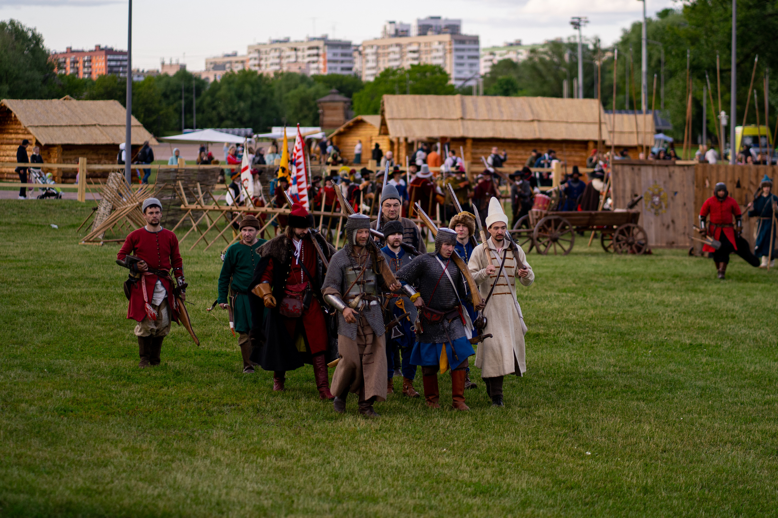 Фотографии фестиваль «Времена и эпохи» 10 июня 2023. Музей-заповедник «Коломенское», фотограф Ксения Насокина. Древняя Русь, Российская Империя, история, исторический фестиваль, реконструкторы, историческая реконструкция, 1654-1667 гг. Русско-польская война, XVII век, Запорожская Сечь, Речь Посполитая, быт царской России, стрелецкий полк, крылатые гусары, пикинёры, реконструкция сражения.