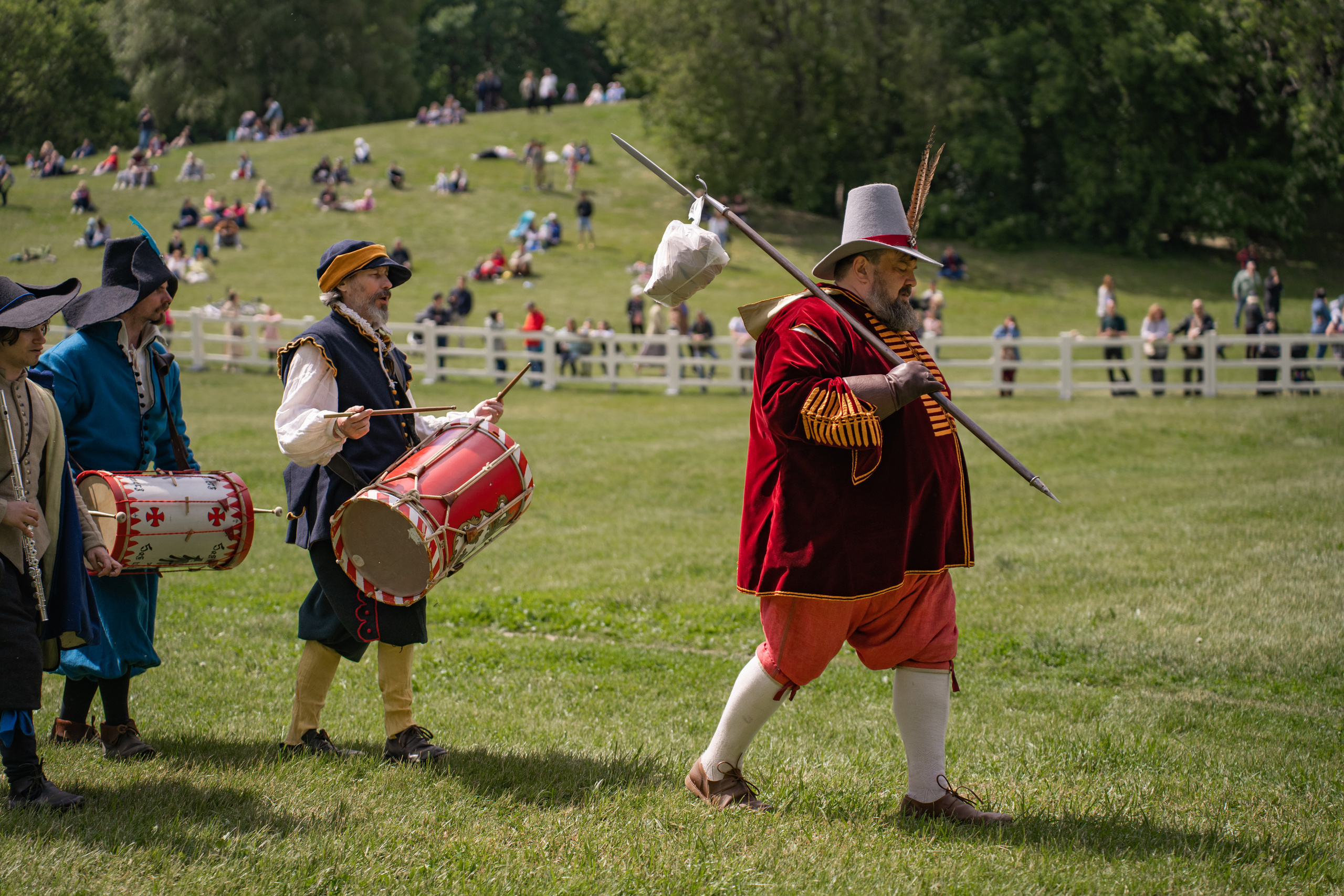 Фотографии фестиваль «Времена и эпохи» 10 июня 2023. Музей-заповедник «Коломенское», фотограф Ксения Насокина. Древняя Русь, Российская Империя, история, исторический фестиваль, реконструкторы, историческая реконструкция, 1654-1667 гг. Русско-польская война, XVII век, Запорожская Сечь, Речь Посполитая, быт царской России, стрелецкий полк, крылатые гусары, пикинёры, реконструкция сражения.