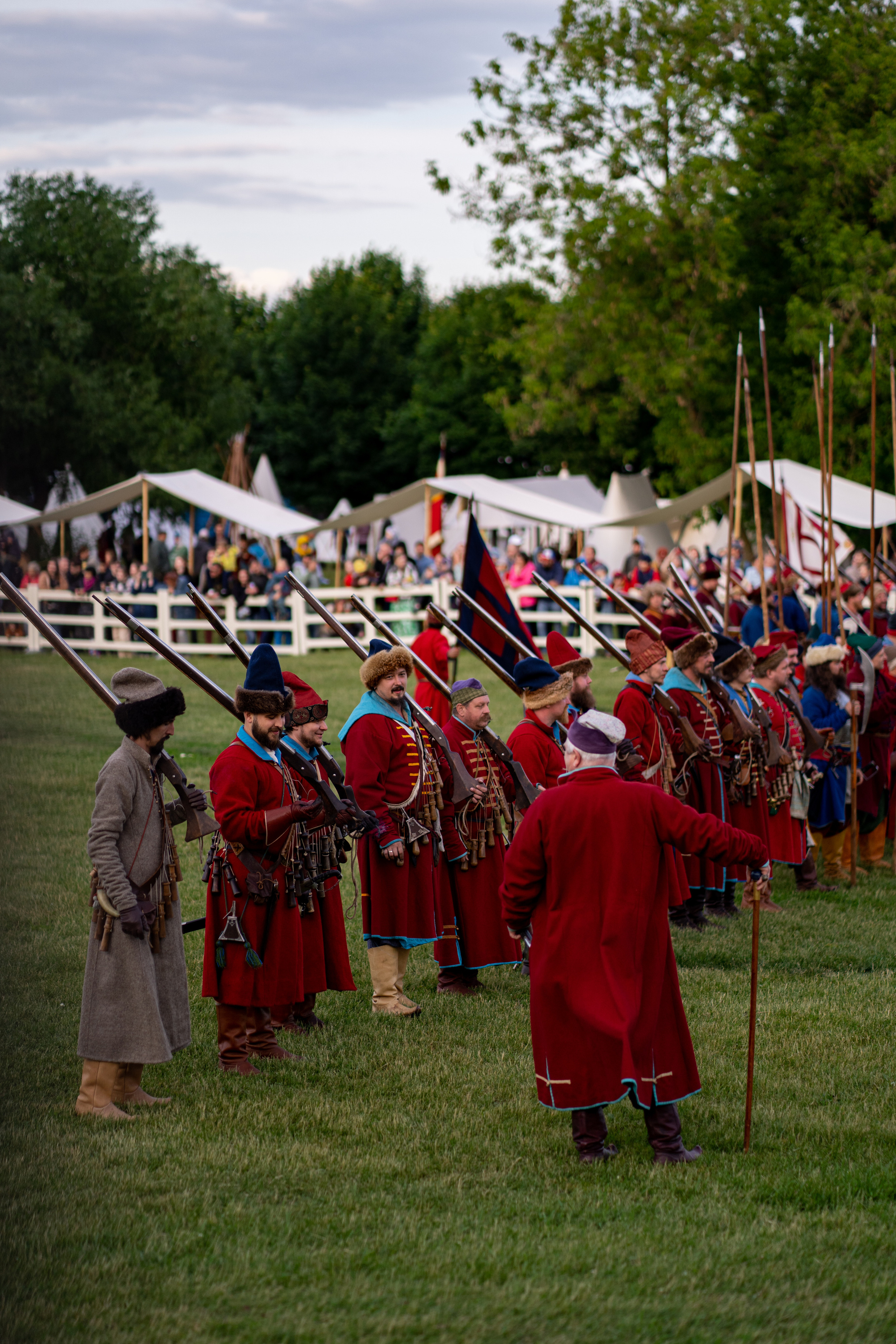 Фотографии фестиваль «Времена и эпохи» 10 июня 2023. Музей-заповедник «Коломенское», фотограф Ксения Насокина. Древняя Русь, Российская Империя, история, исторический фестиваль, реконструкторы, историческая реконструкция, 1654-1667 гг. Русско-польская война, XVII век, Запорожская Сечь, Речь Посполитая, быт царской России, стрелецкий полк, крылатые гусары, пикинёры, реконструкция сражения.