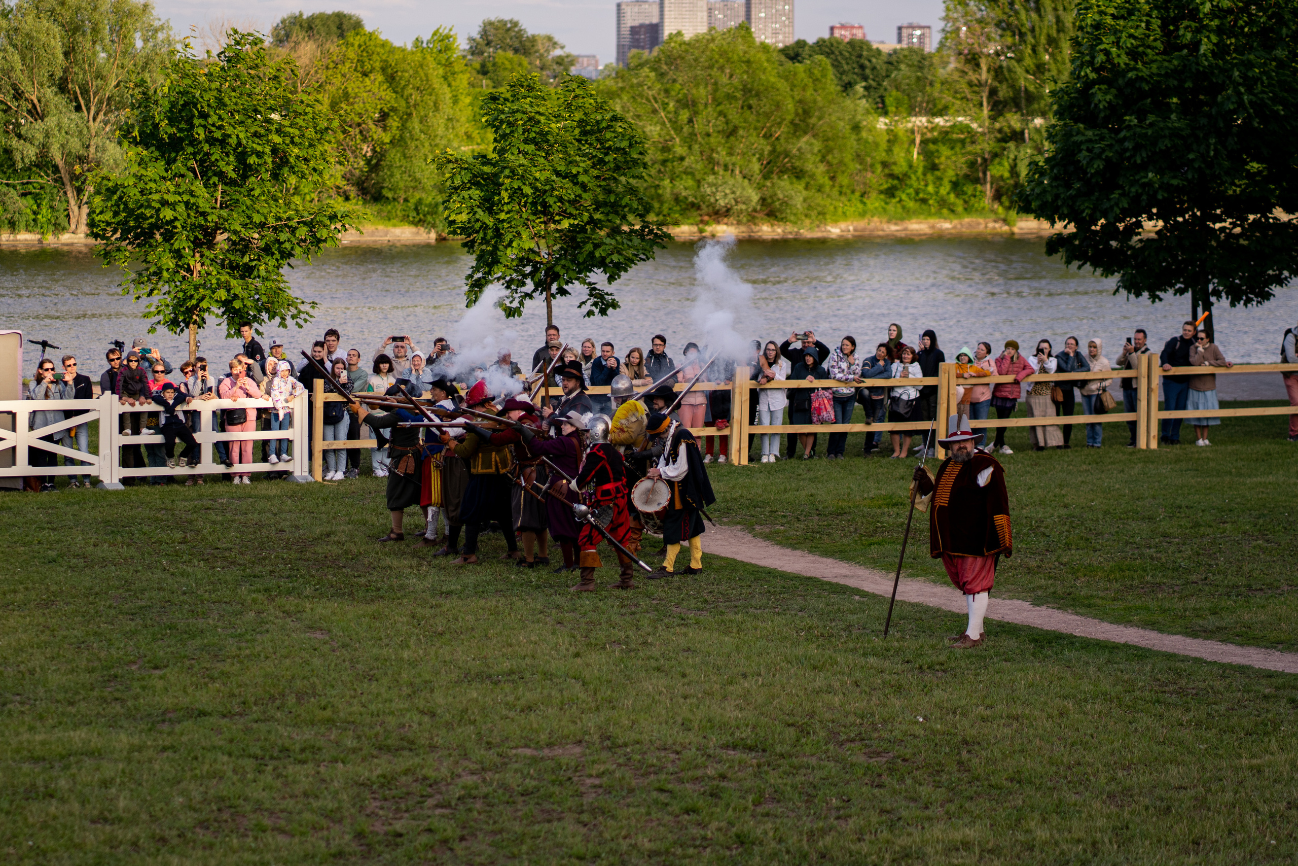 Фотографии фестиваль «Времена и эпохи» 10 июня 2023. Музей-заповедник «Коломенское», фотограф Ксения Насокина. Древняя Русь, Российская Империя, история, исторический фестиваль, реконструкторы, историческая реконструкция, 1654-1667 гг. Русско-польская война, XVII век, Запорожская Сечь, Речь Посполитая, быт царской России, стрелецкий полк, крылатые гусары, пикинёры, реконструкция сражения.