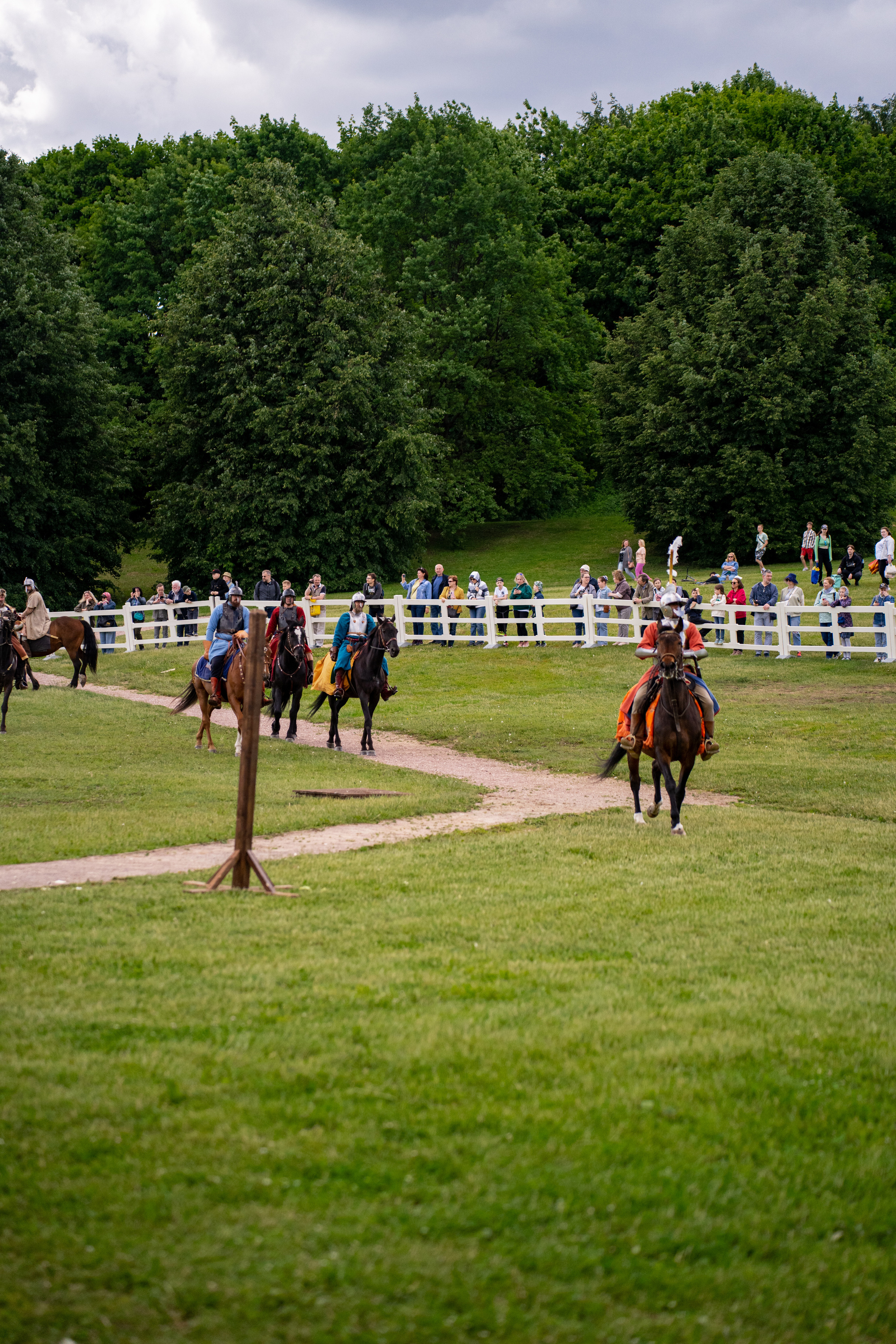 Фотографии фестиваль «Времена и эпохи» 10 июня 2023. Музей-заповедник «Коломенское», фотограф Ксения Насокина. Древняя Русь, Российская Империя, история, исторический фестиваль, реконструкторы, историческая реконструкция, 1654-1667 гг. Русско-польская война, XVII век, Запорожская Сечь, Речь Посполитая, быт царской России, стрелецкий полк, крылатые гусары, пикинёры, реконструкция сражения.